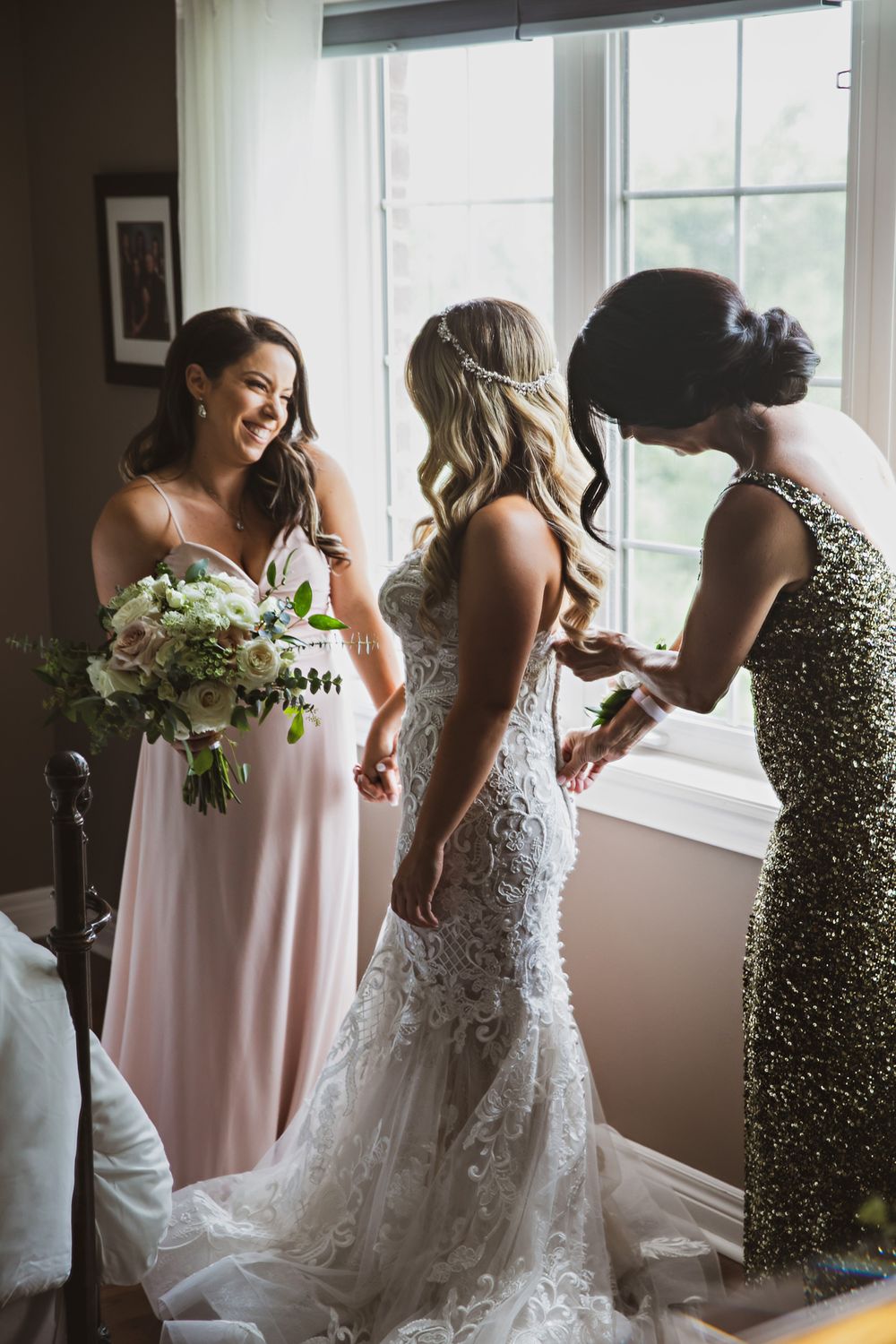 Cute and quirky little wedding in Schomberg and Arlington Estate by photographer Shawn Van Daele
