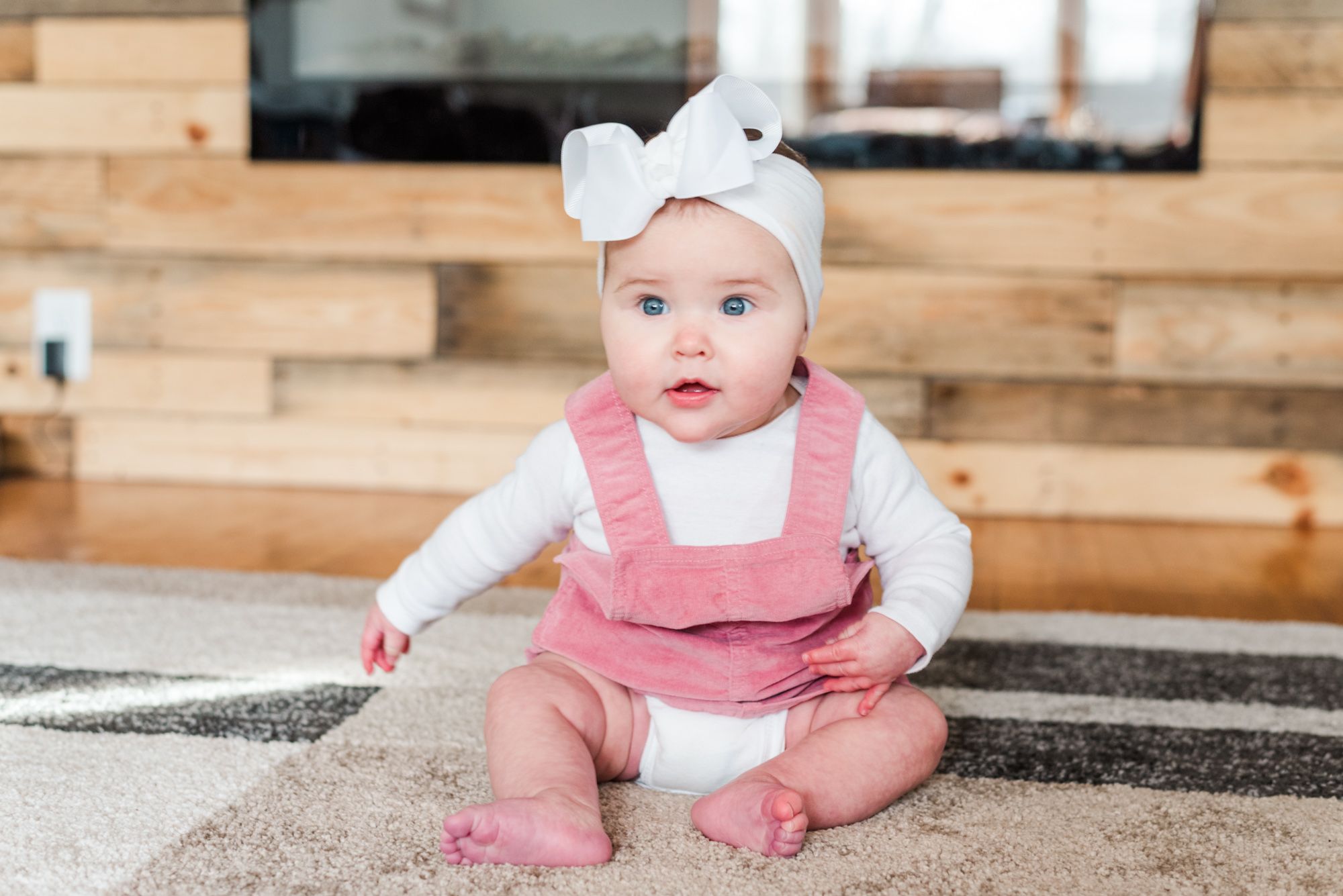 Lifestyle family photoshoot in the home with 6 month old baby wearing bow in Gibsonia, Pennsylvania