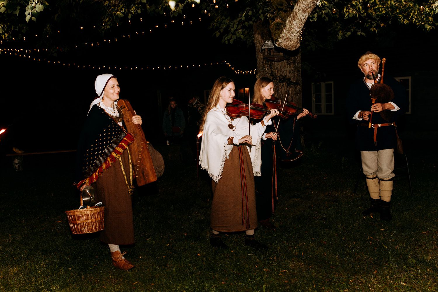 Mičošana folkloras kopa kāzās