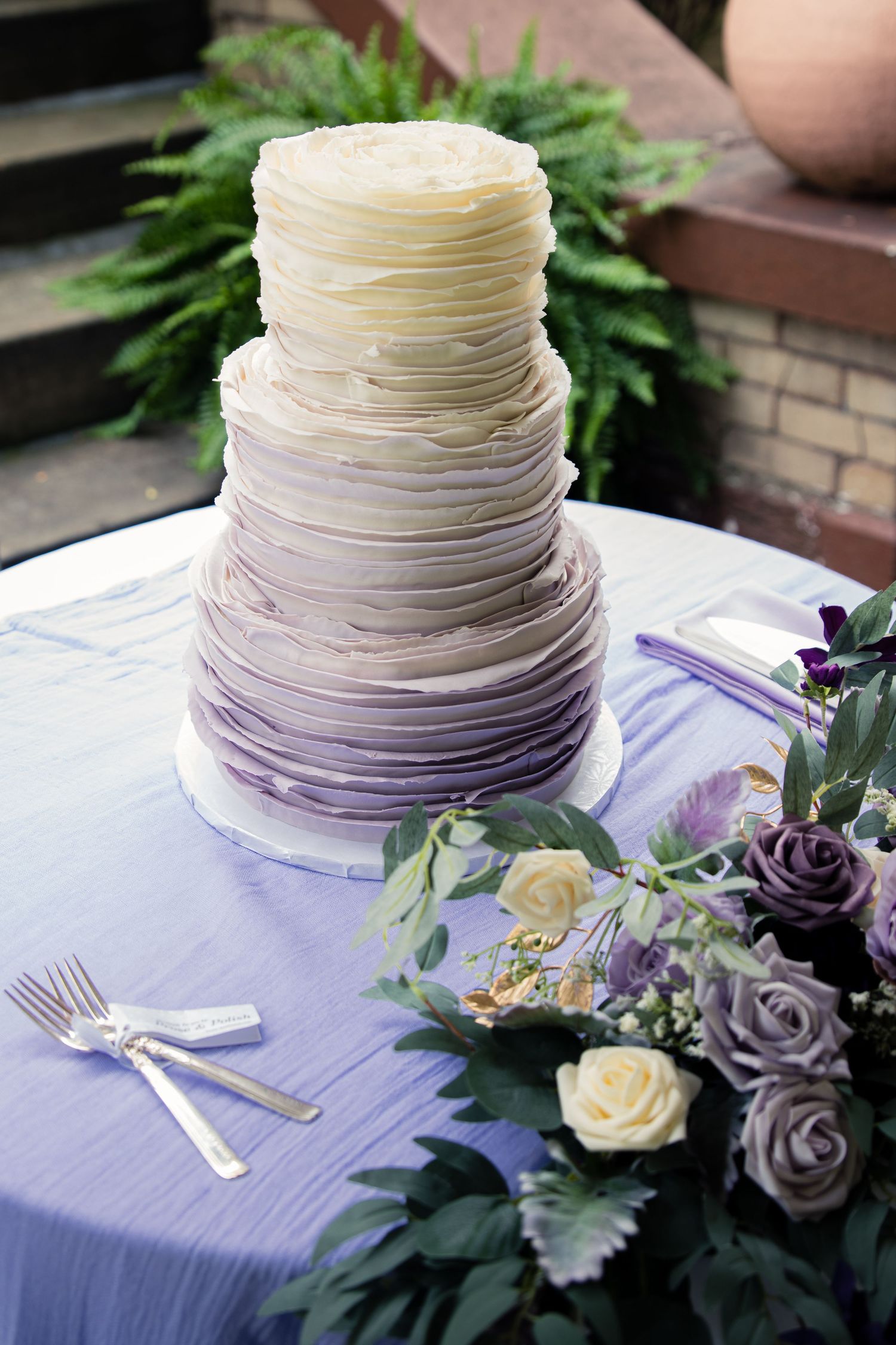 wedding details, wedding cakes, ombre frosted cake in Cleveland Ohio