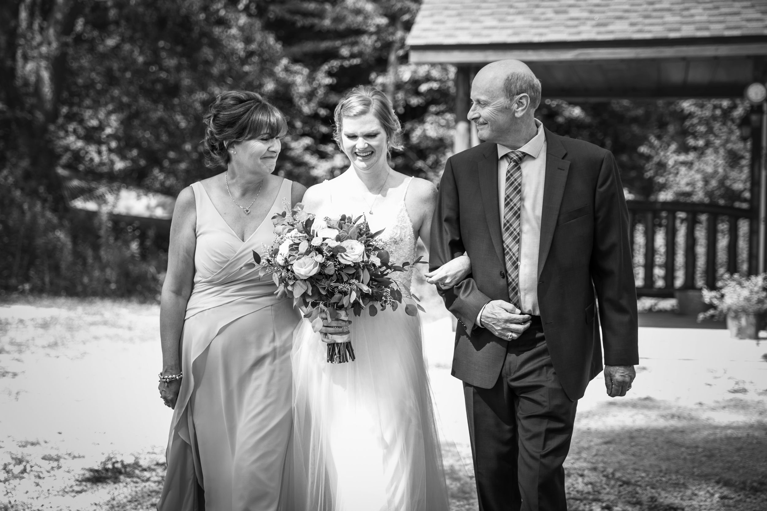 Charming rustic backyard wedding in Mount Brydges Ontario by London photographer Shawn Van Daele