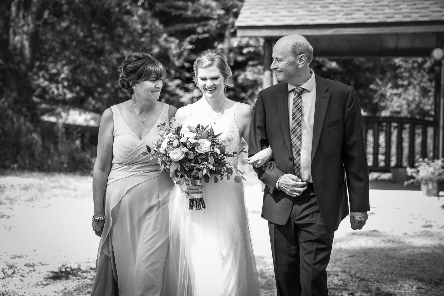 Charming rustic backyard wedding in Mount Brydges Ontario by London photographer Shawn Van Daele