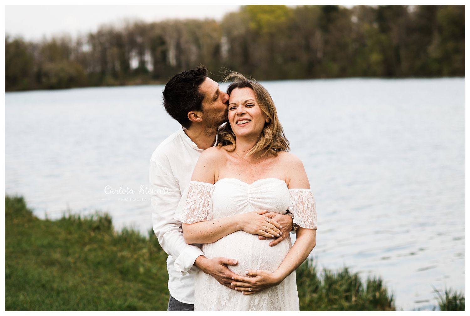 Pregnant woman kissed on the forehead by her partner in a lake in Lower Austria