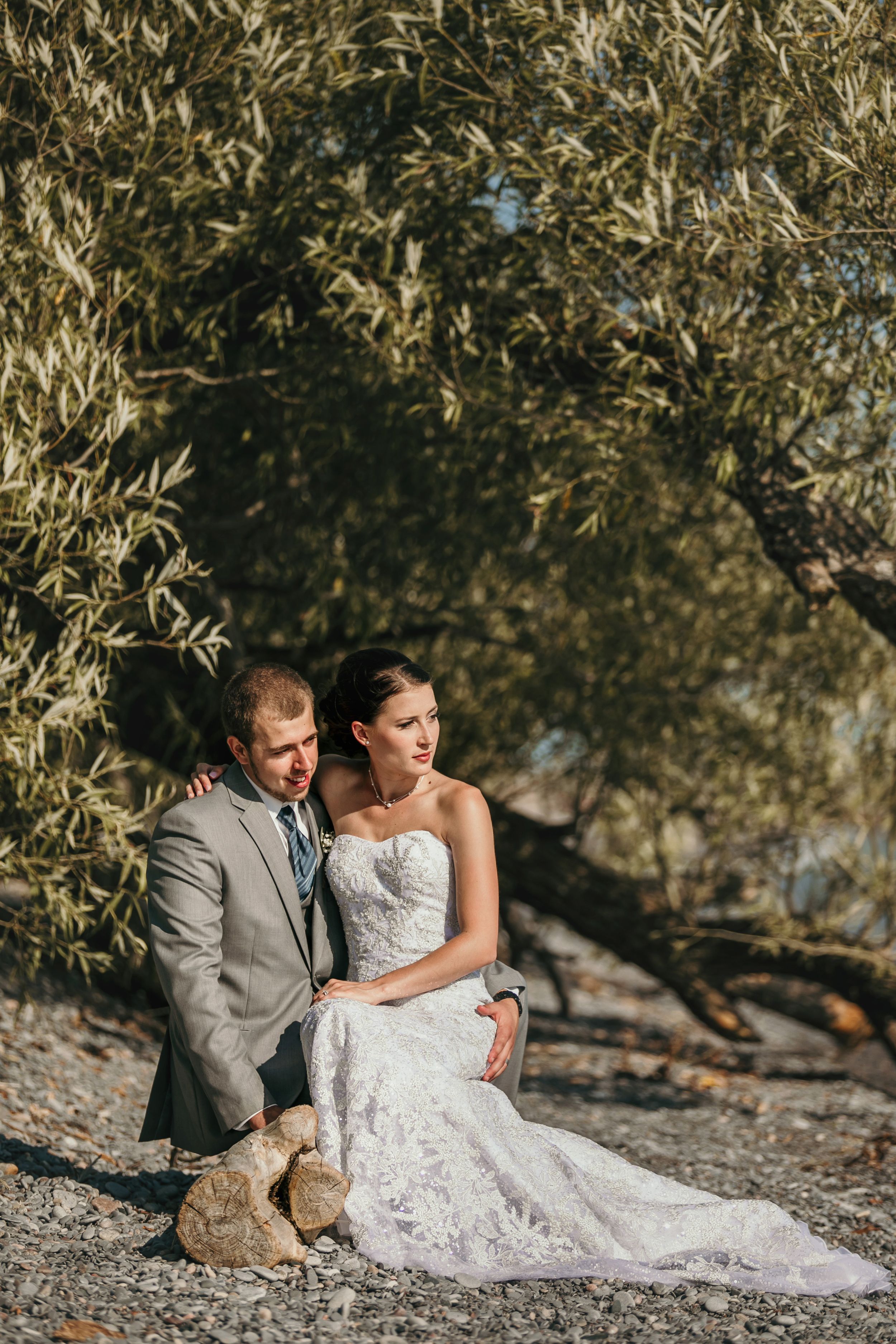 Rustic Farmhouse Backyard Wedding Photos by London Ontario Photographer Shawn Van Daele