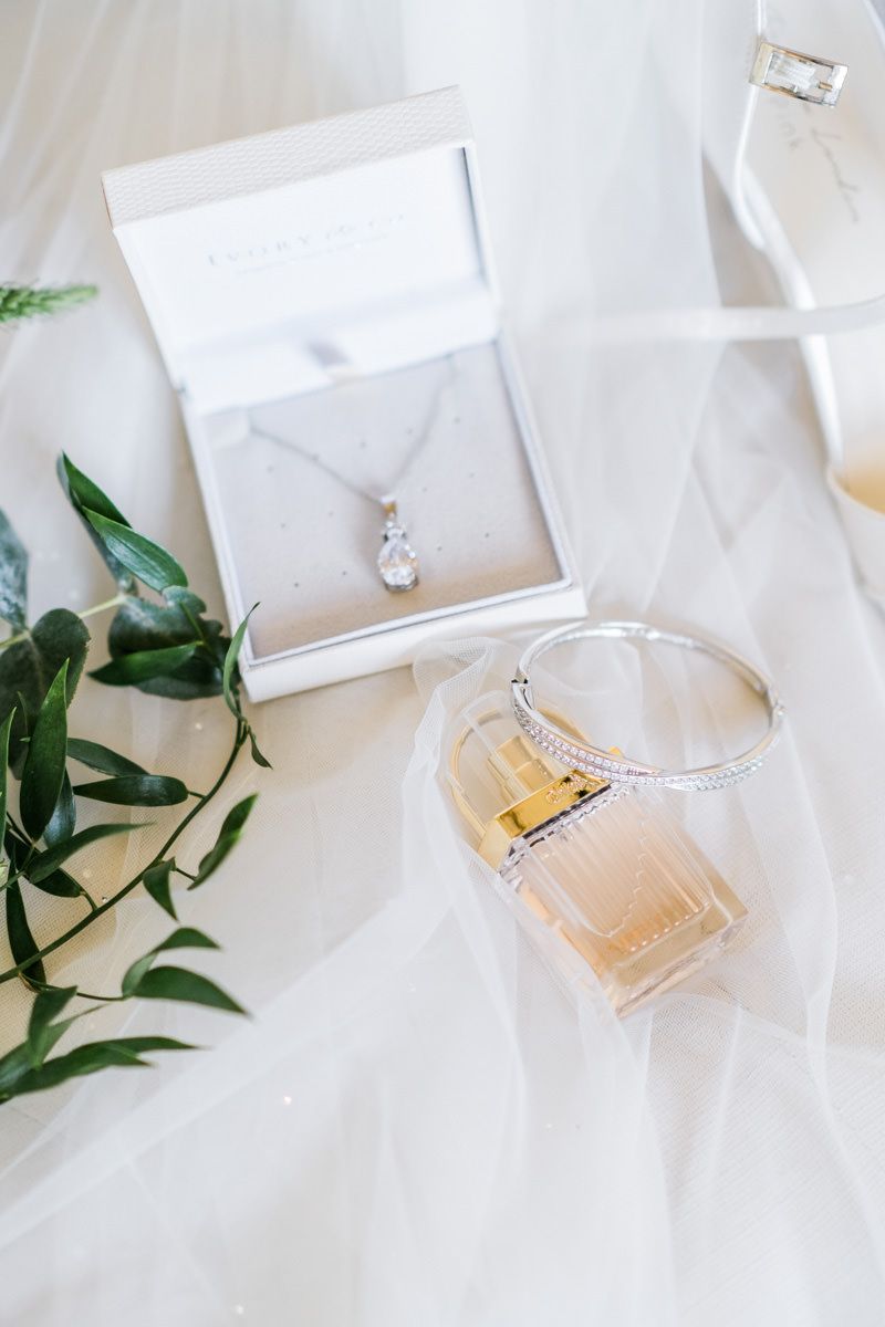 Romantic Cotswolds wedding photography