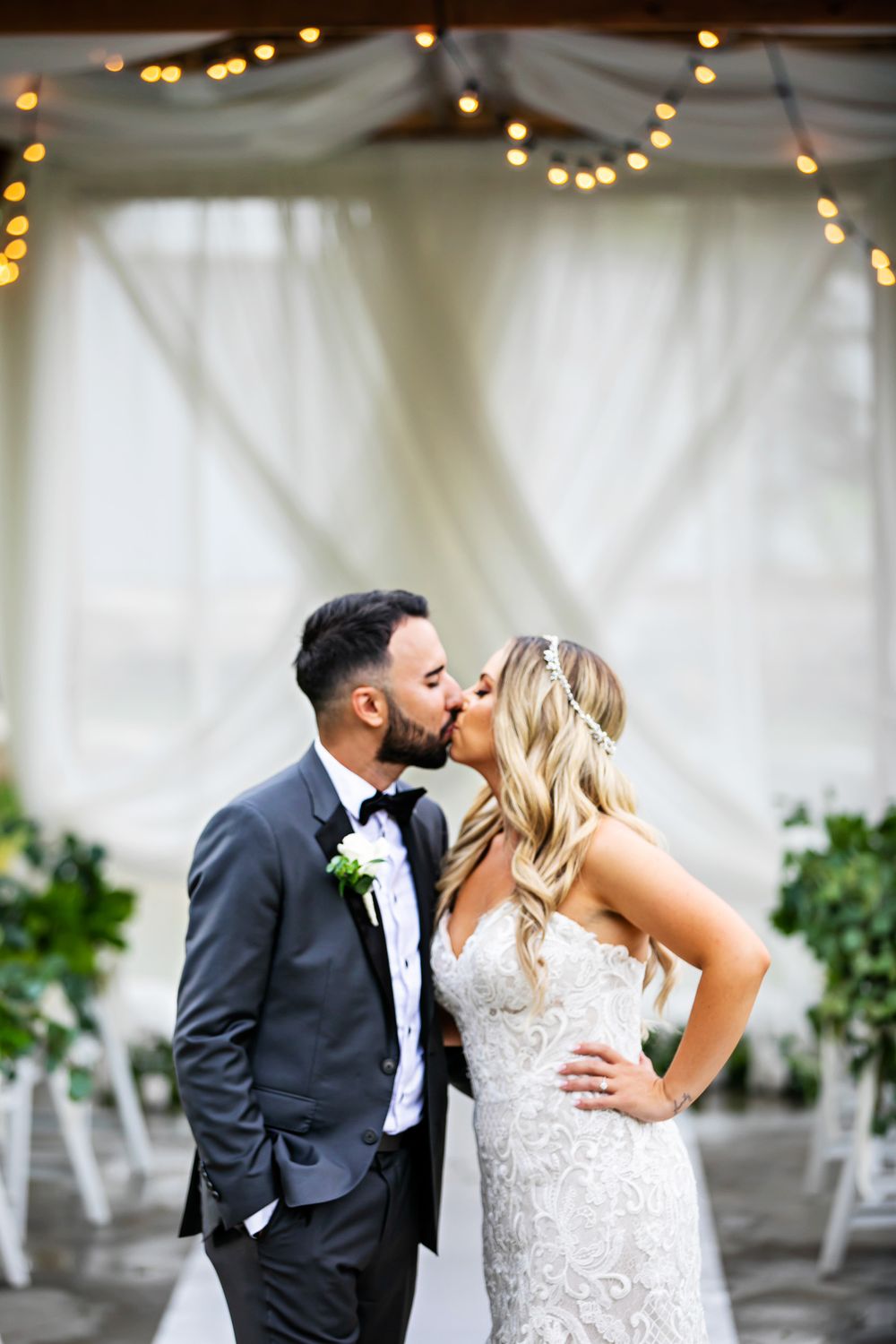 Cute and quirky little wedding in Schomberg and Arlington Estate by photographer Shawn Van Daele