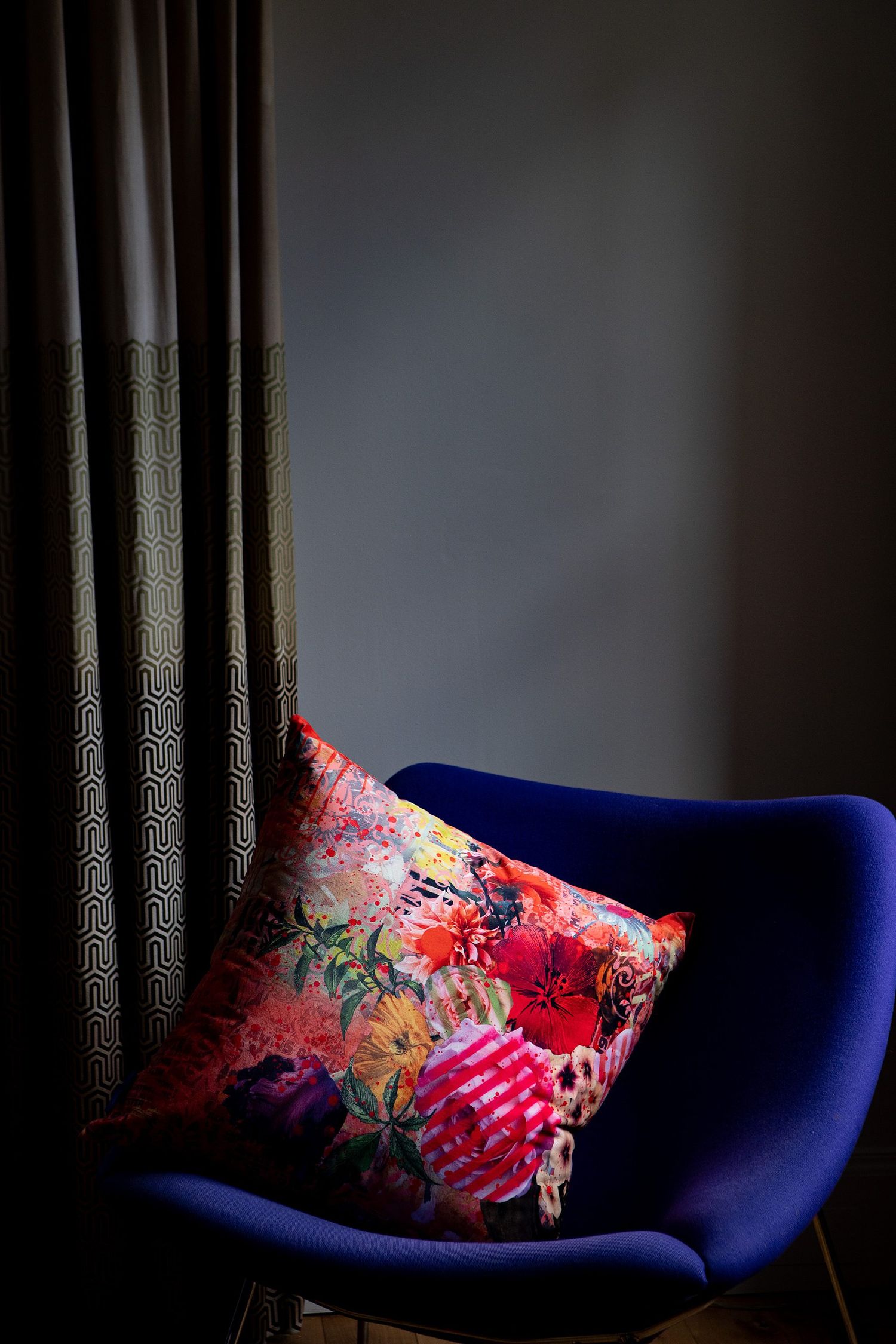 commercial photographer gloucestershire purple chair cowley manor