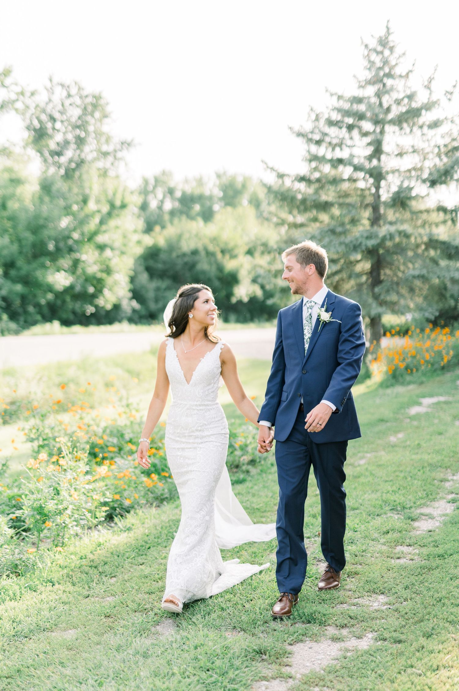 Light and airy Des Moines wedding at Winery in Iowa