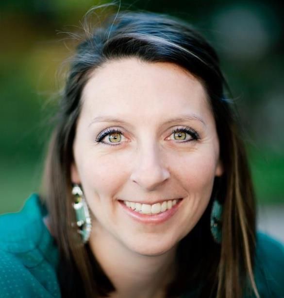 n2photography Nancy McCready headshot | family wedding photographer in Hastings NE