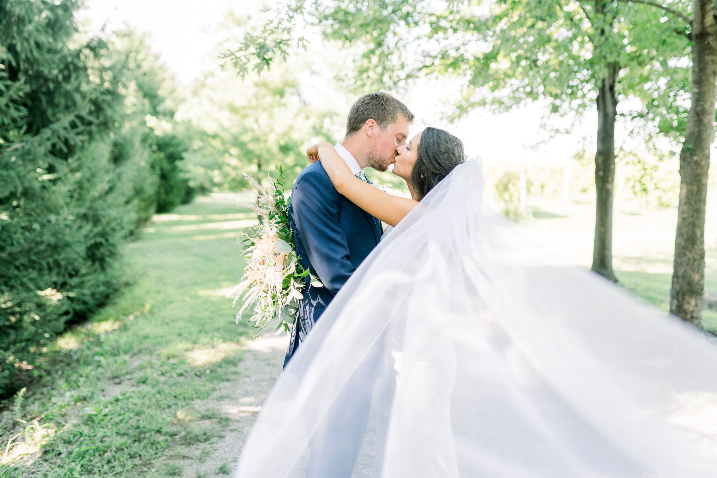 Light and airy Des Moines wedding at Winery in Iowa