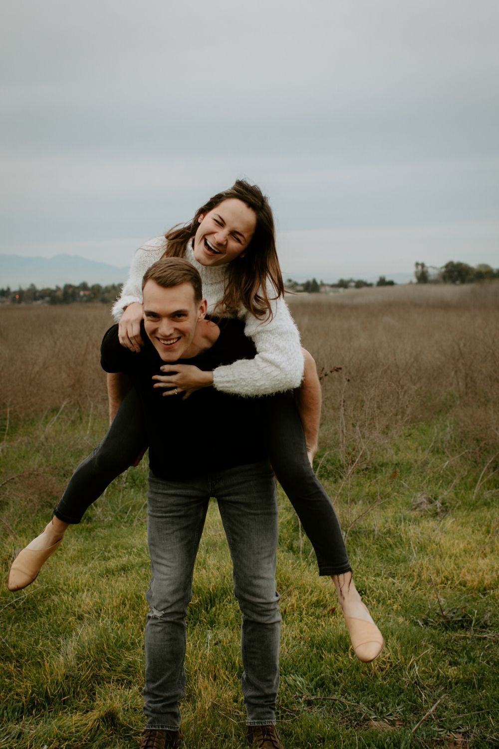 San Diego Wedding and Engagement Photographer // Posing Guide