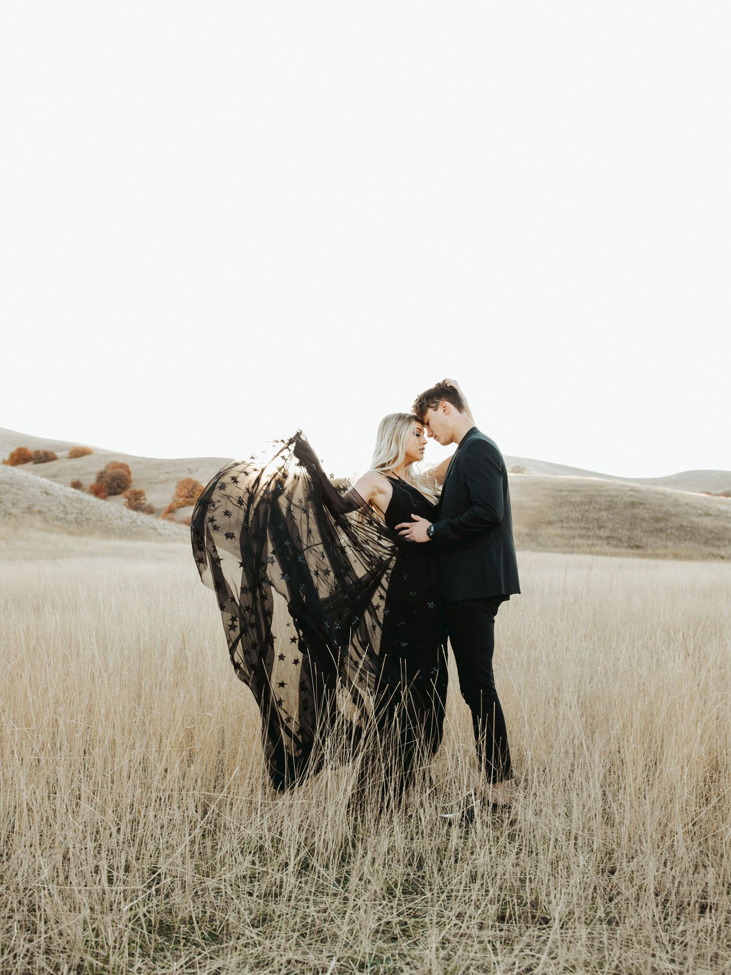 sunrise utah mountains couple shoot black all black outfit inspiration posing utah elopement photographer