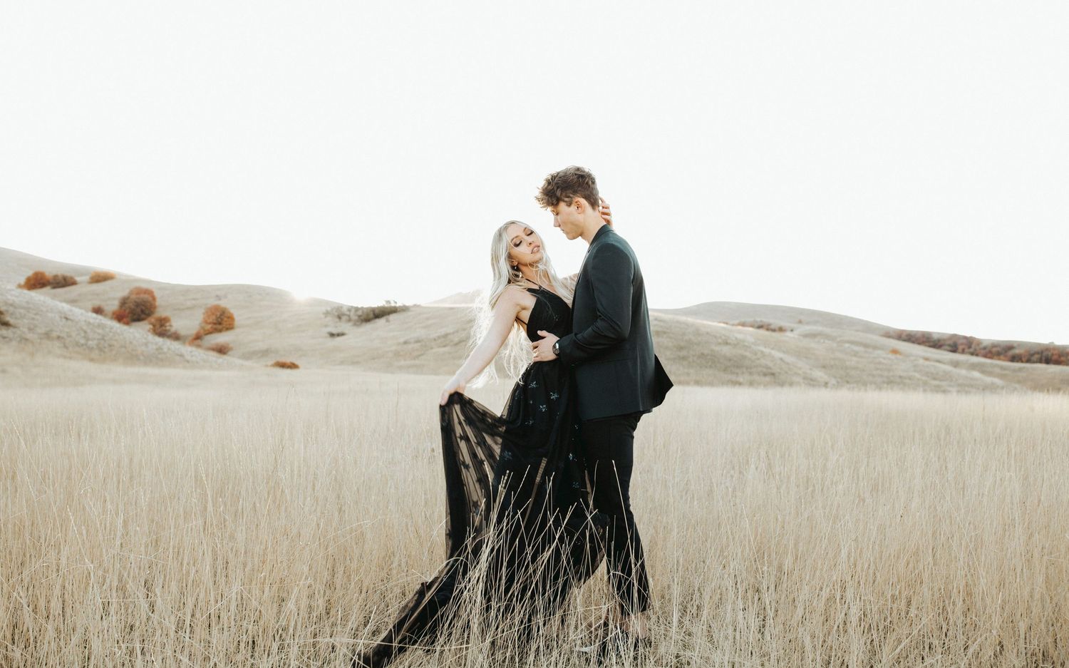 sunrise utah mountains couple shoot black all black outfit inspiration posing utah elopement photographer