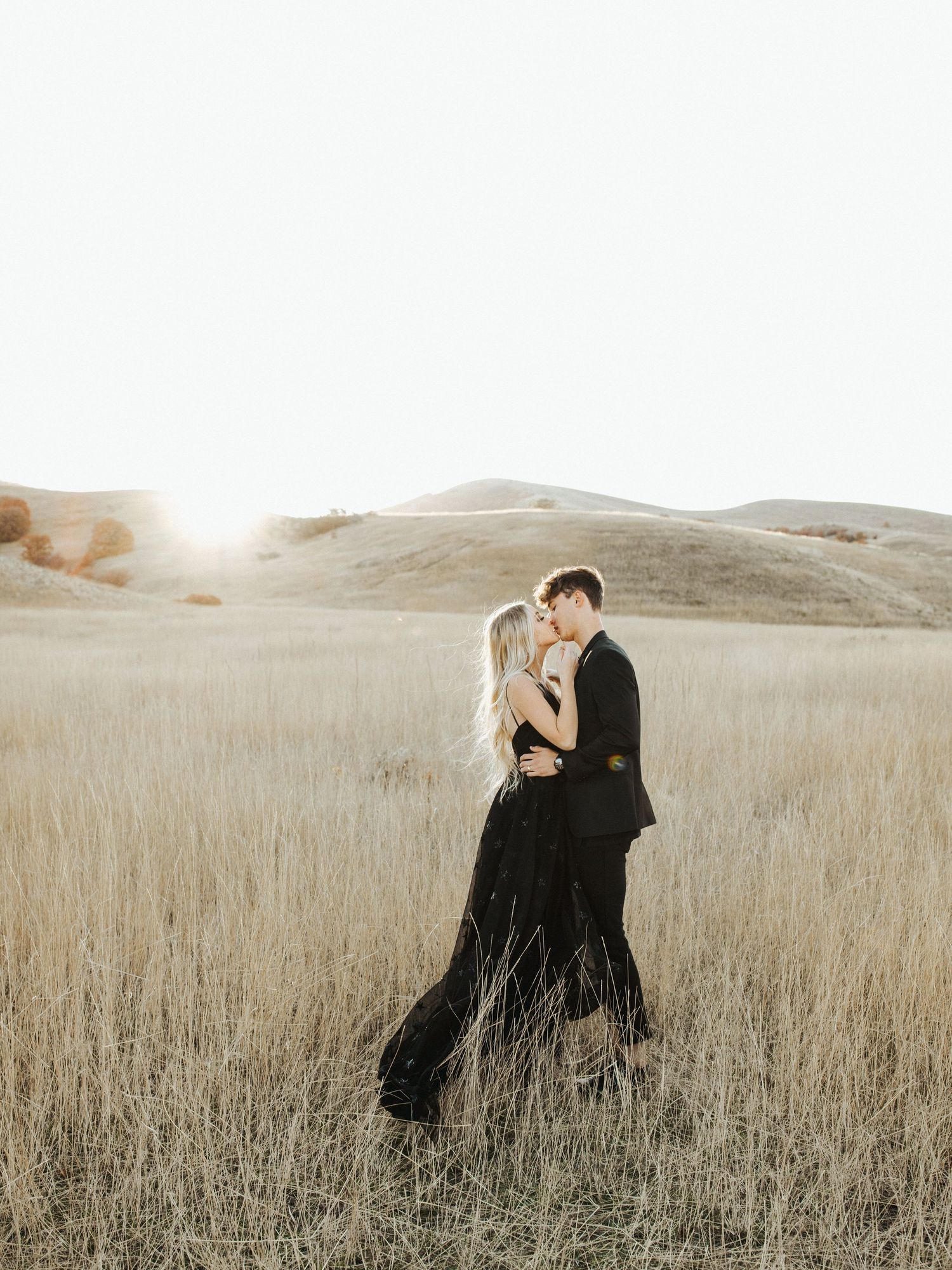 sunrise utah mountains couple shoot black all black outfit inspiration posing utah elopement photographer