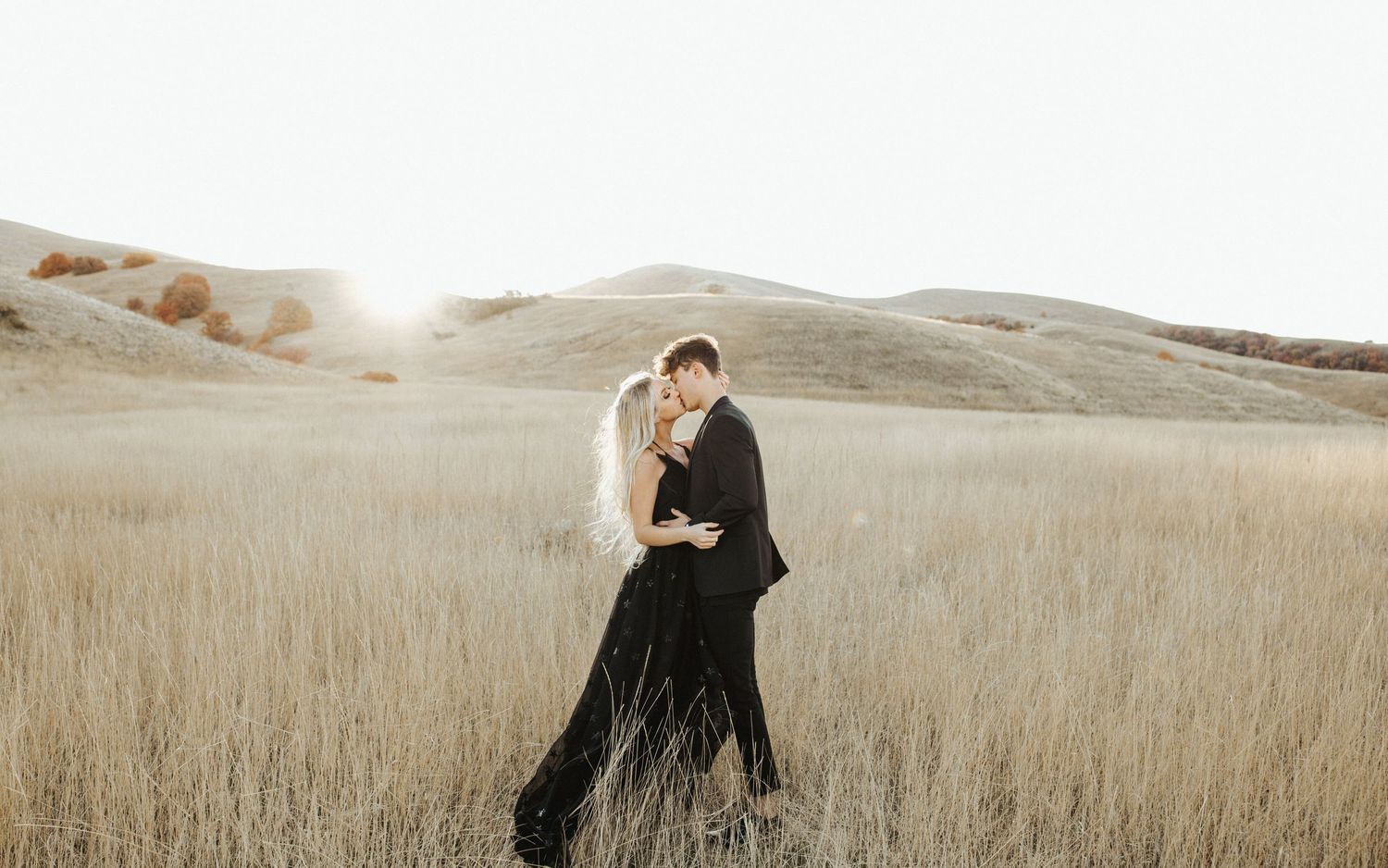 sunrise utah mountains couple shoot black all black outfit inspiration posing utah elopement photographer