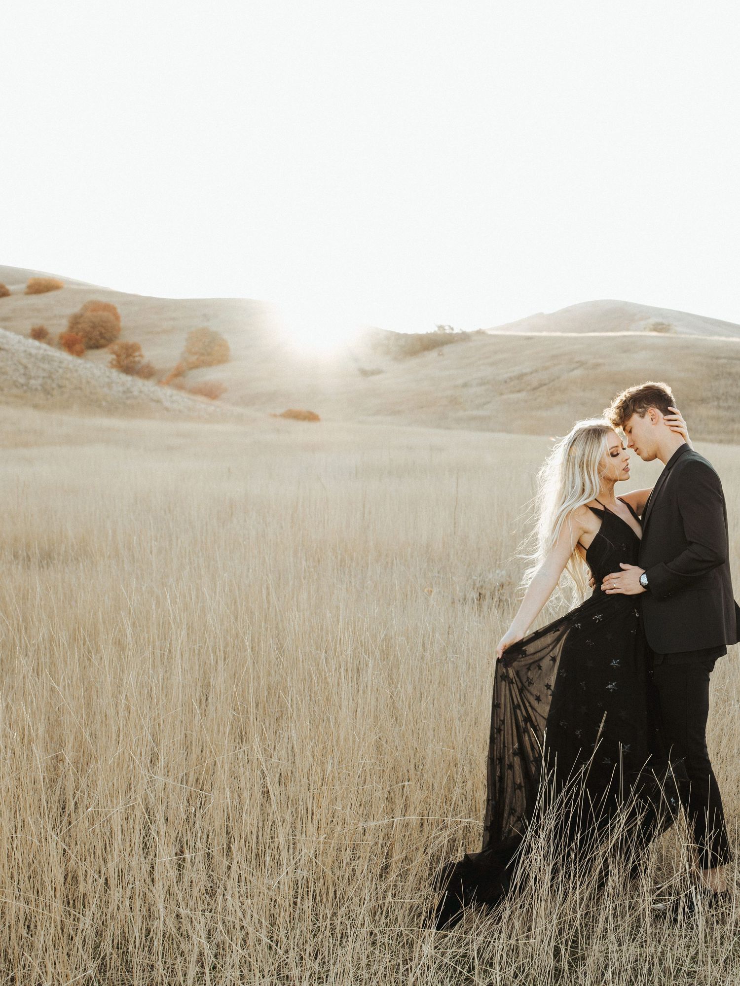 sunrise utah mountains couple shoot black all black outfit inspiration posing utah elopement photographer