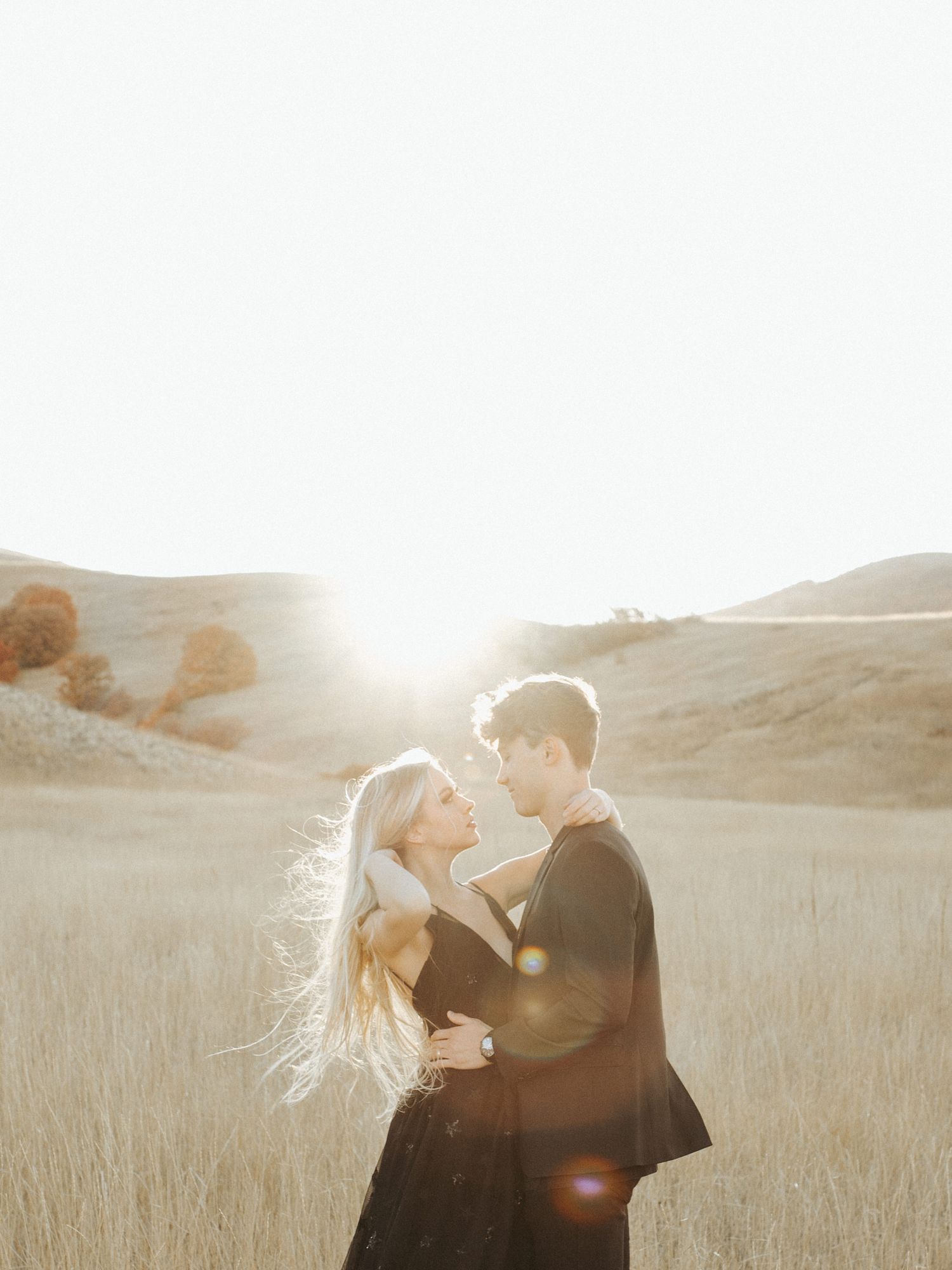 sunrise utah mountains couple shoot black all black outfit inspiration posing utah elopement photographer