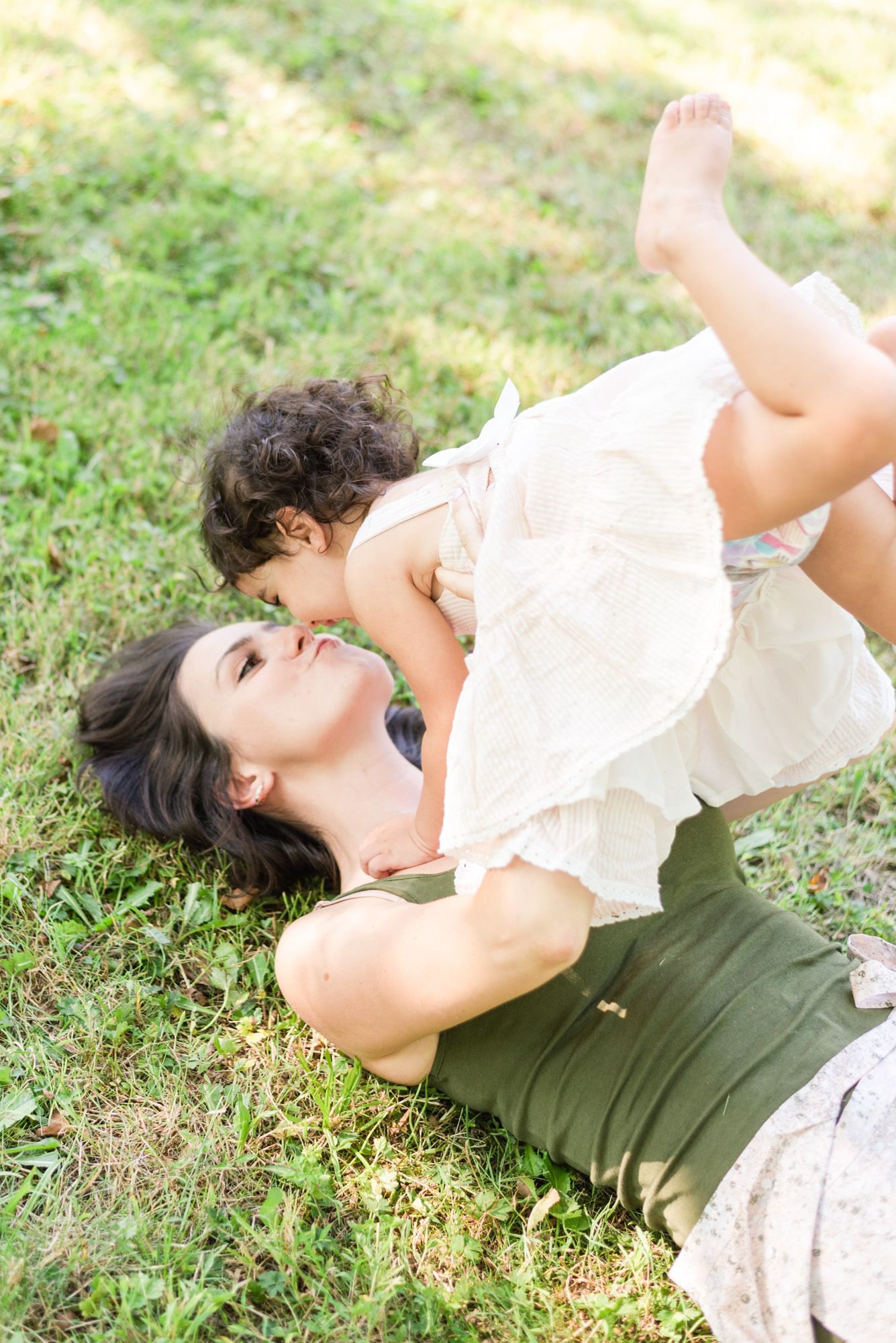 Mom and daughter laying in grass at Emmerling Park in Cheswick Pennsylvania