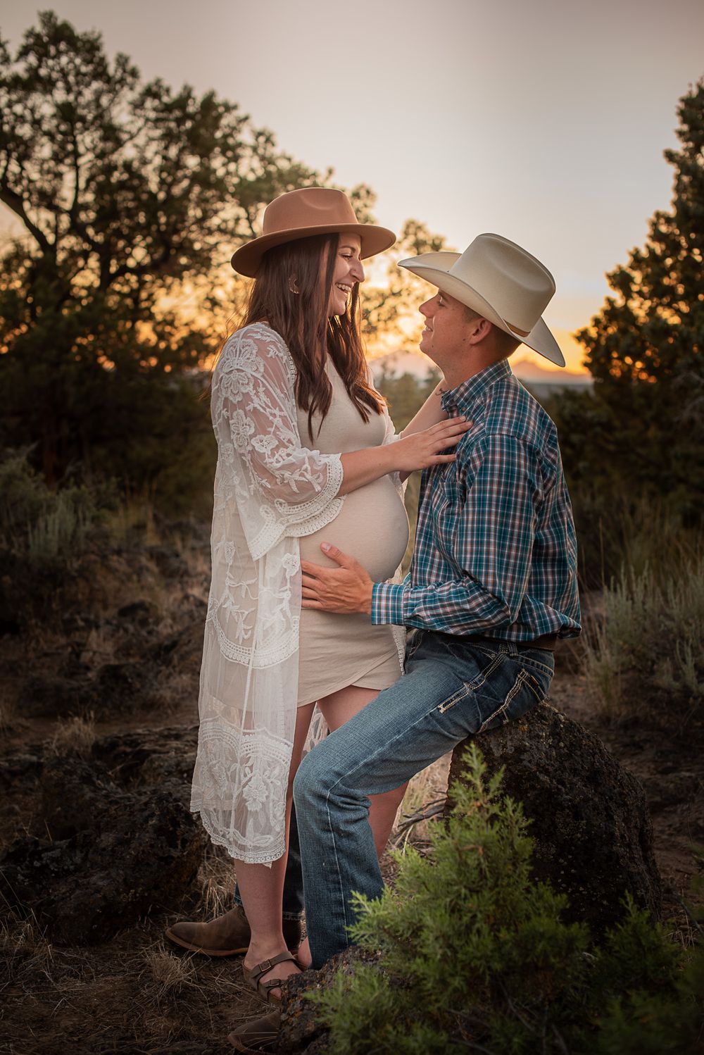 Central Oregon Maternity Photos, Maternity Portraits, Pregnancy Pictures, Redmond Oregon, Bend Oregon,