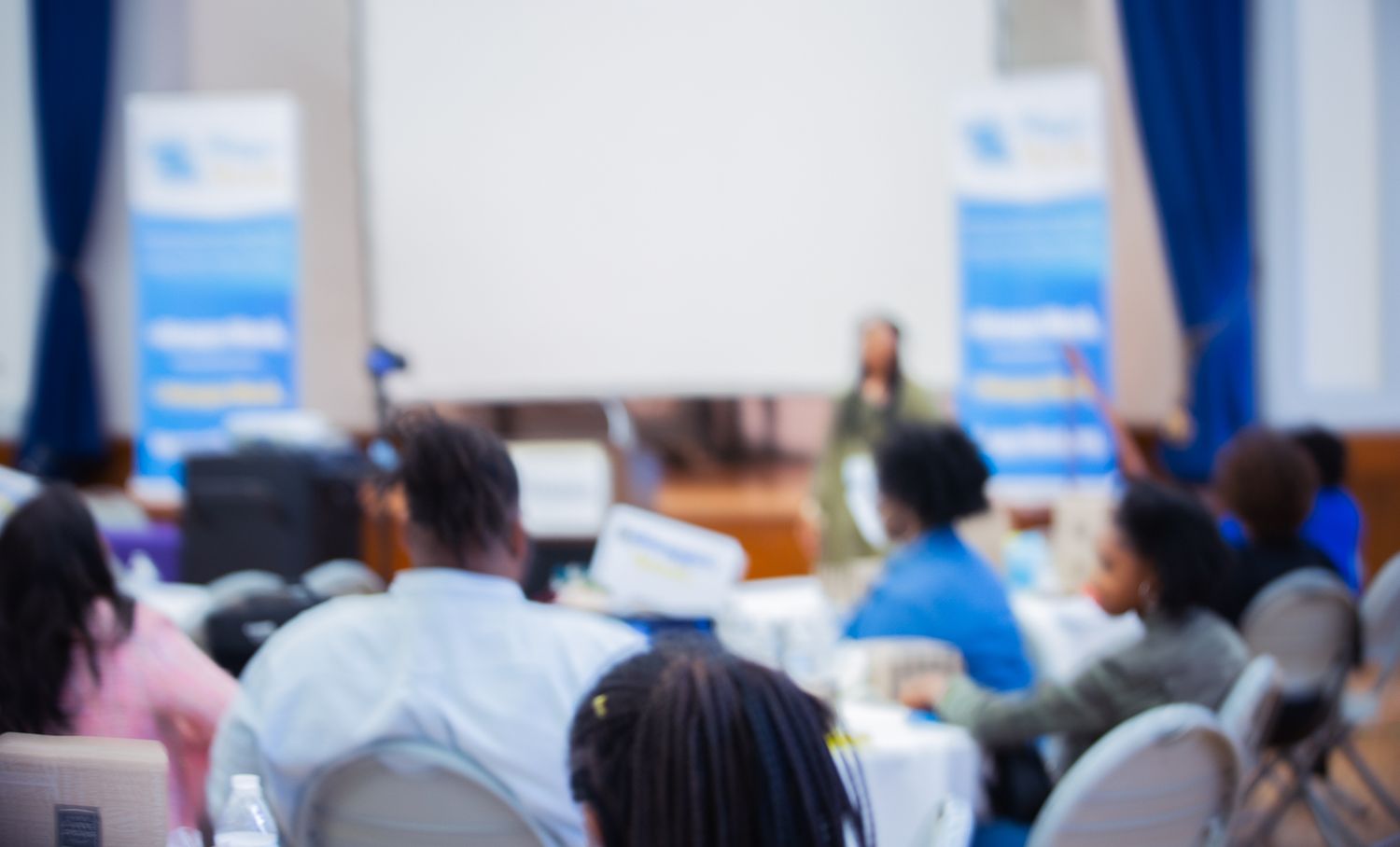 terra howard photography-event photographer-room shot-Speaker speaking-near Virginia