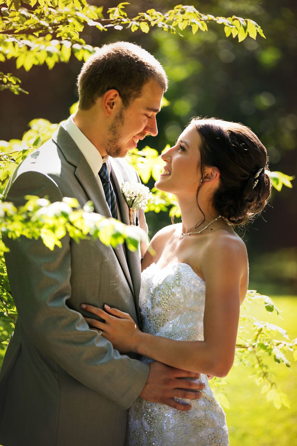 Rustic Farmhouse Backyard Wedding Photos by London Ontario Photographer Shawn Van Daele