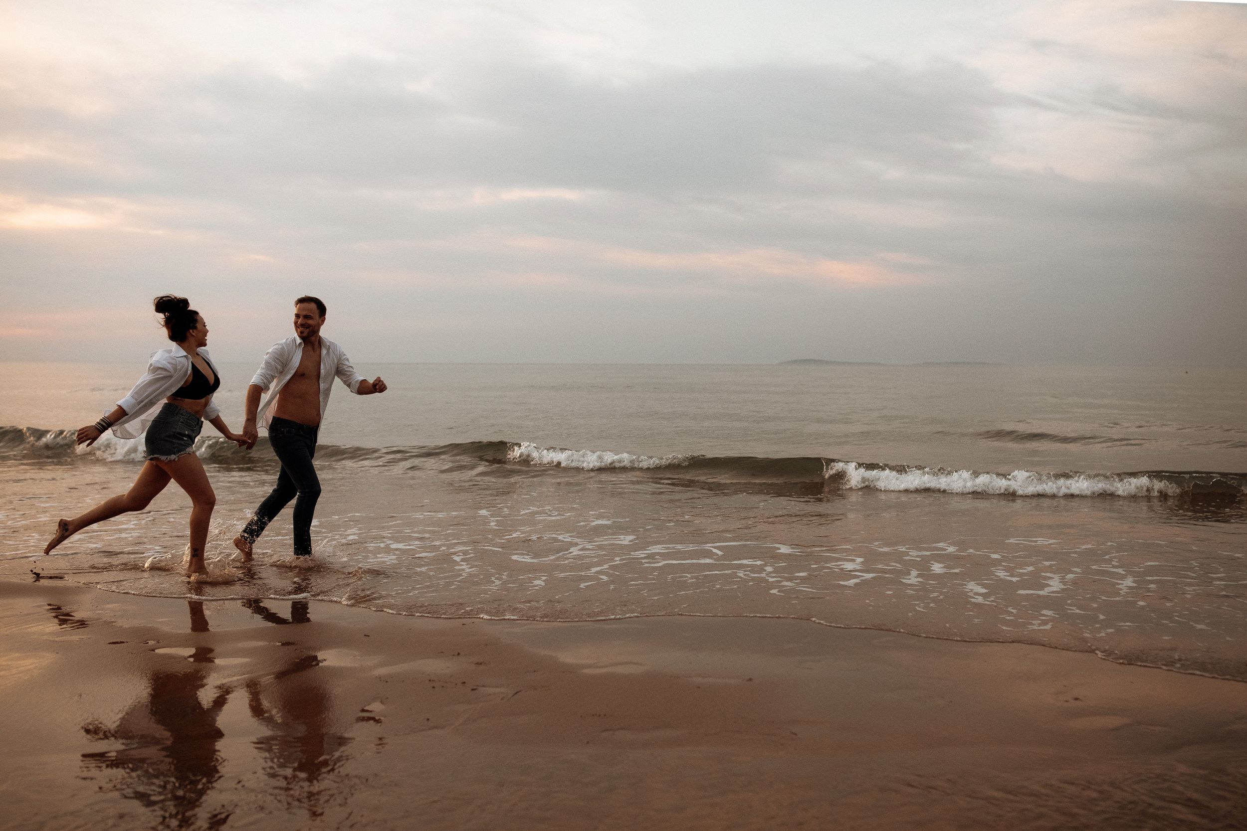 Puglia - couple - prematrimoniale - sessione di coppia - mare - spiaggia- dog - wedding photographer - matrimonio
