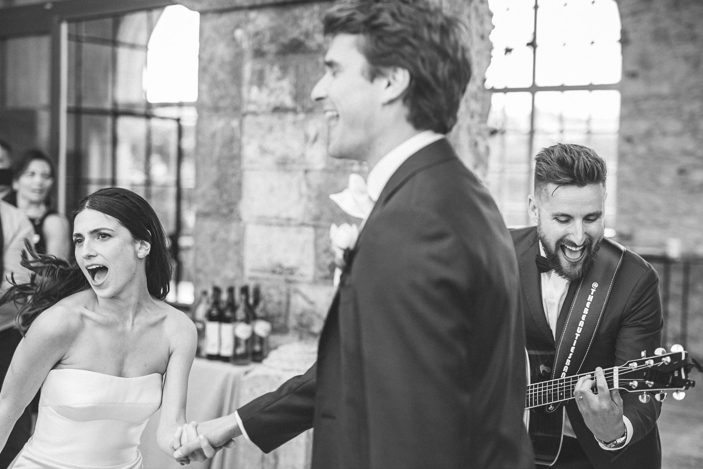 Romantic French destination wedding in Portugal — captured with cinematic flair at Forte da Cruz. By Regina Wedding Photographer Lisbon