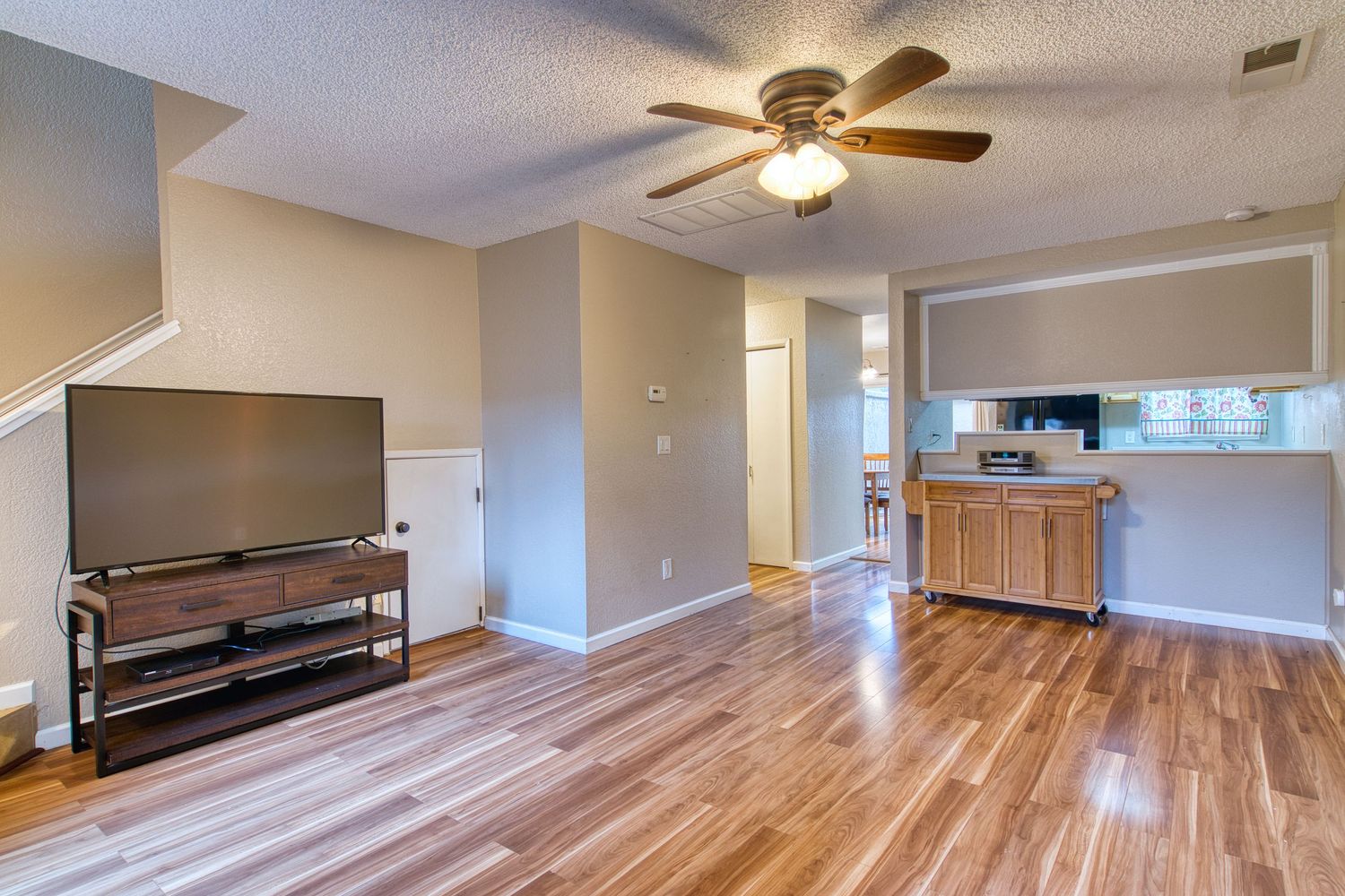 Livingroom before virtual staging