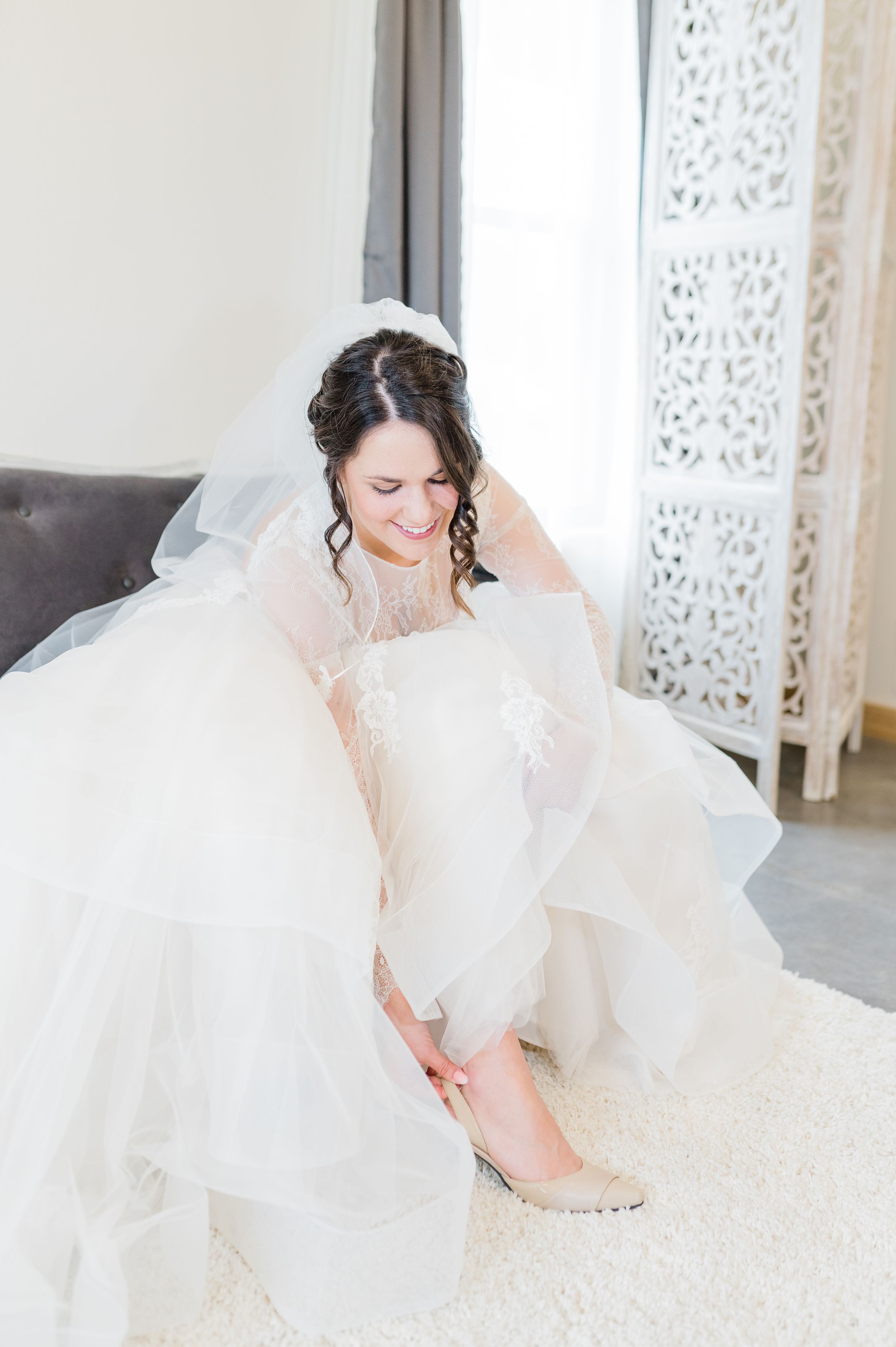 Natural Carper Winery wedding in Norwalk, Iowa at Carper Vineyards