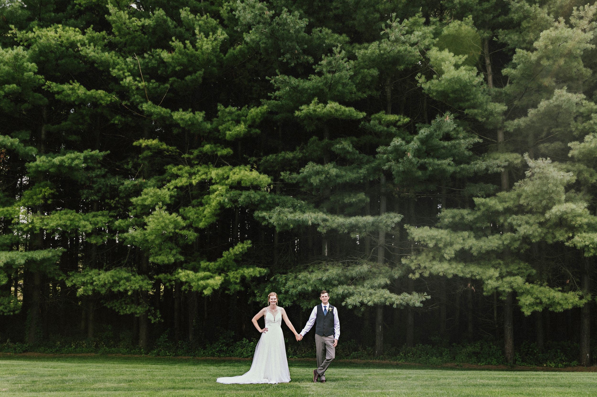 Charming rustic backyard wedding in Mount Brydges Ontario by London photographer Shawn Van Daele