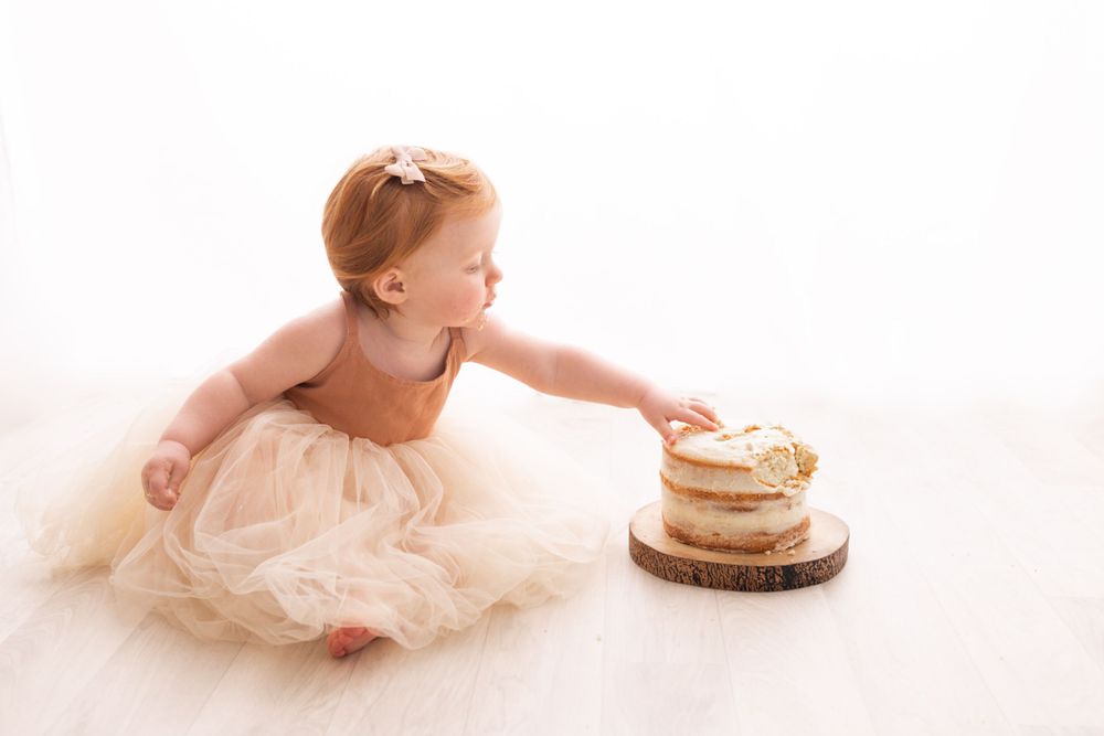newborn baby maternity first birthday cakesmash photoshoot Dorset family photographer