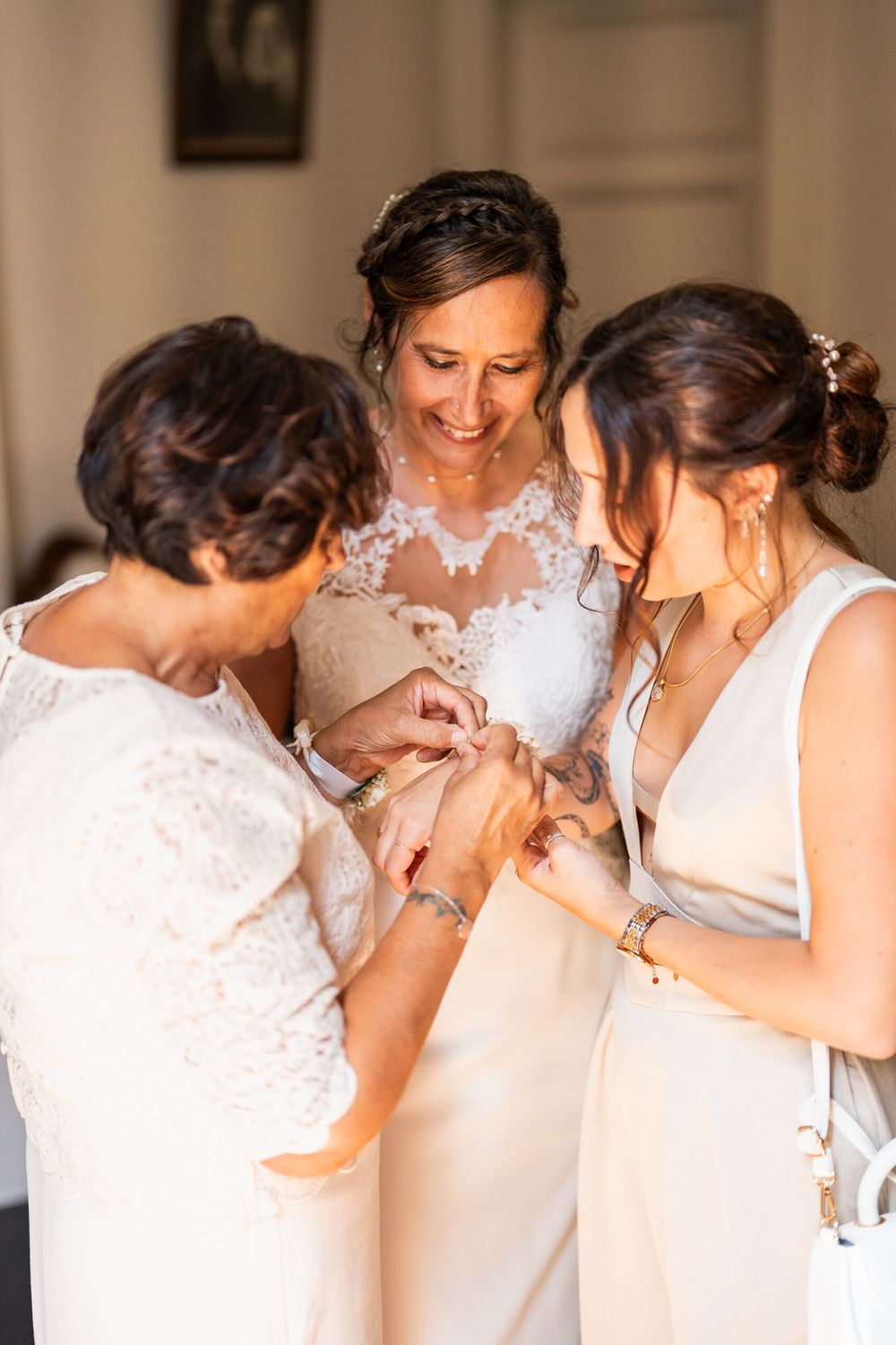 préparatifs de la marié, coiffures, maquillage, photographe mariage, tenue de marié, robe de mariage