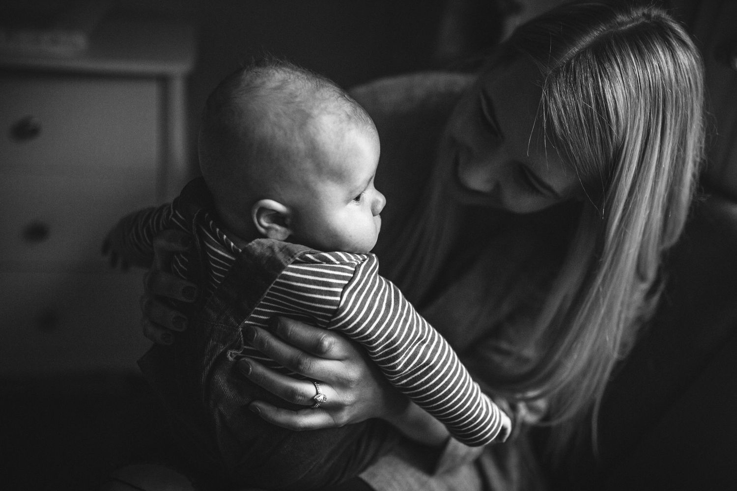 Mothering Sessions by Kellie Scott Photography. Motherhood photography. Mummy and Me Photos. Natural family photos.