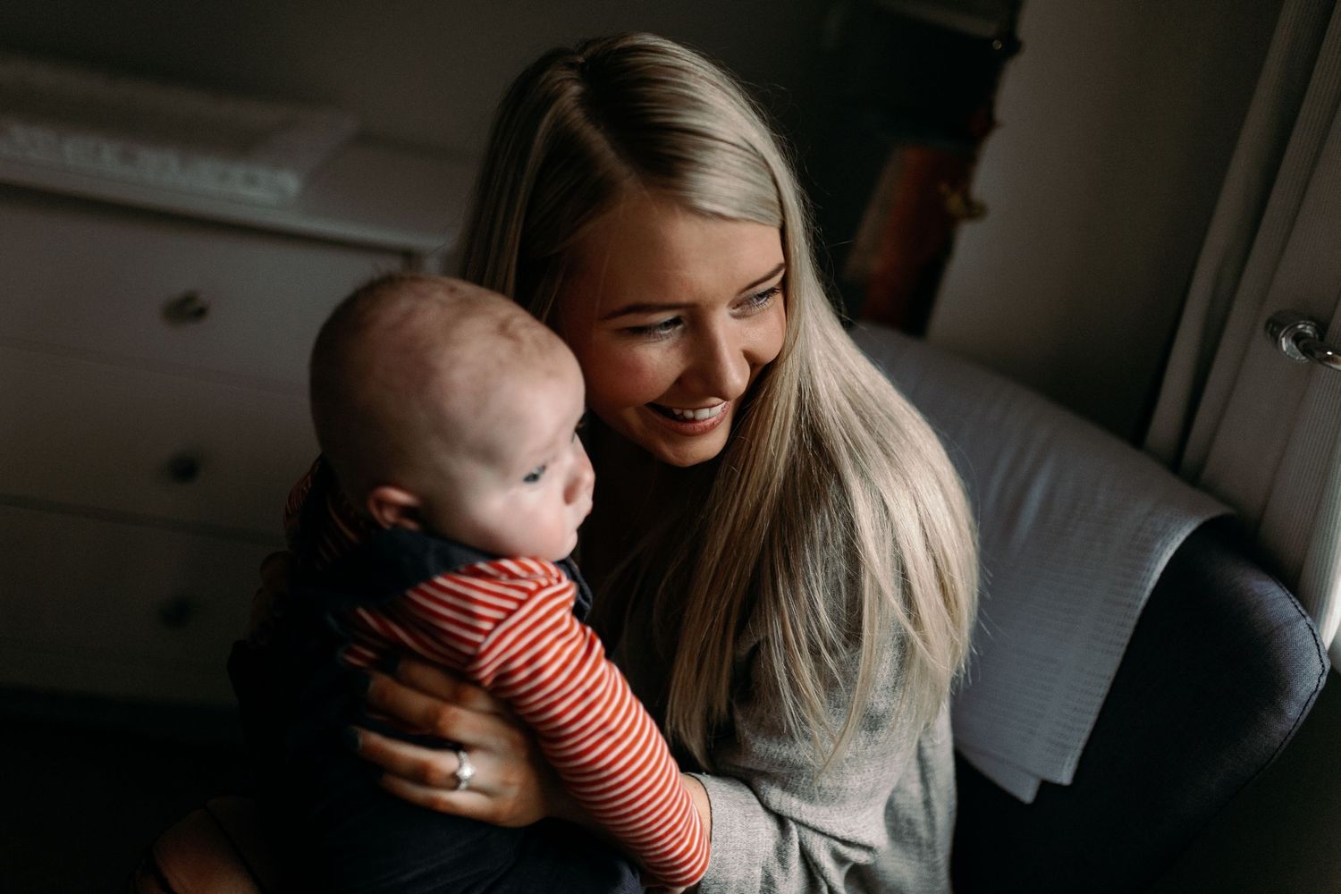 Mothering Sessions by Kellie Scott Photography. Motherhood photography. Mummy and Me Photos. Natural family photos.