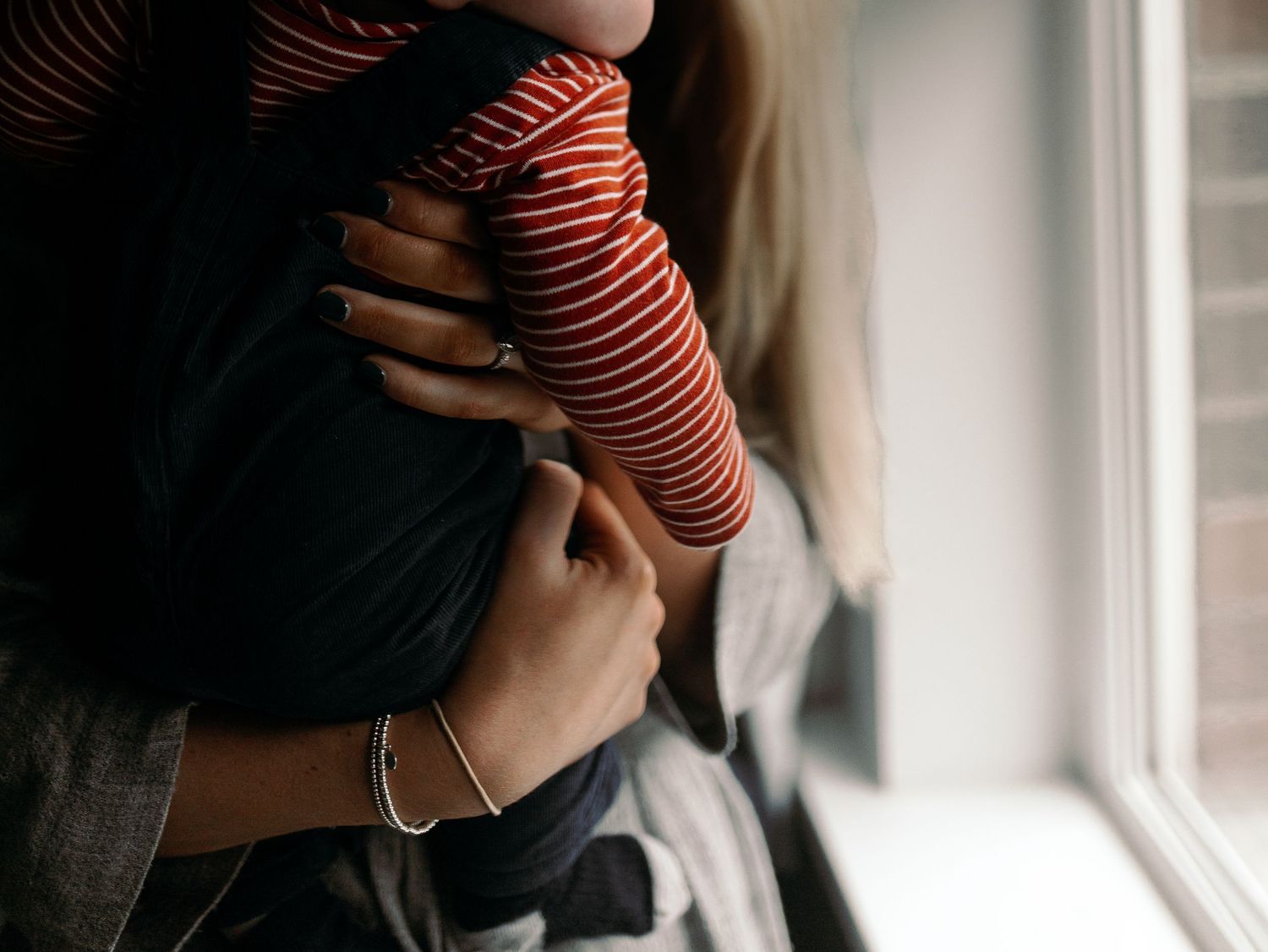 Mothering Sessions by Kellie Scott Photography. Motherhood photography. Mummy and Me Photos. Natural family photos.