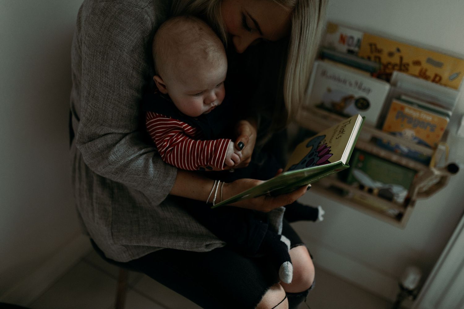 Mothering Sessions by Kellie Scott Photography. Motherhood photography. Mummy and Me Photos. Natural family photos.
