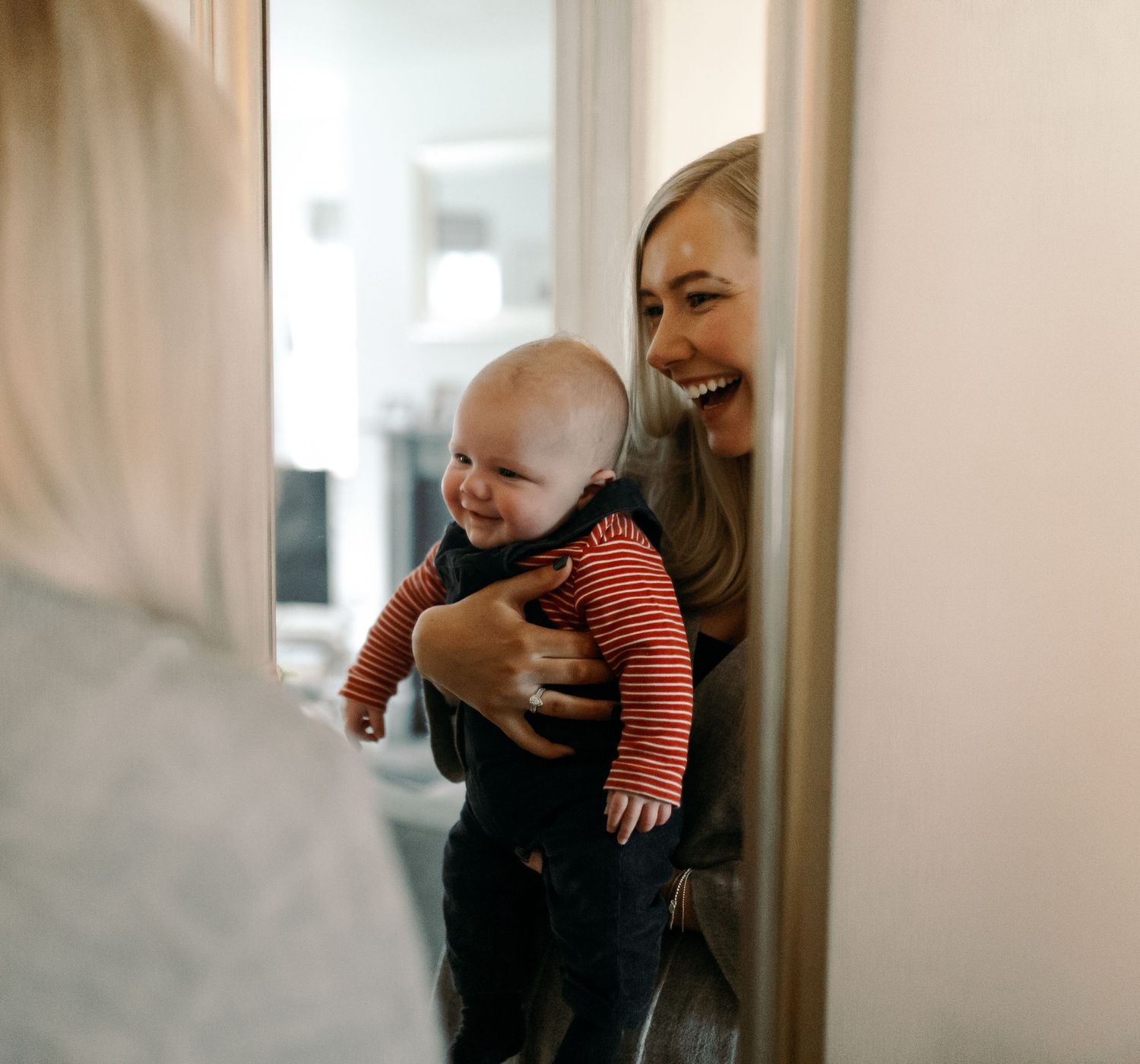Mothering Sessions by Kellie Scott Photography. Motherhood photography. Mummy and Me Photos. Natural family photos.