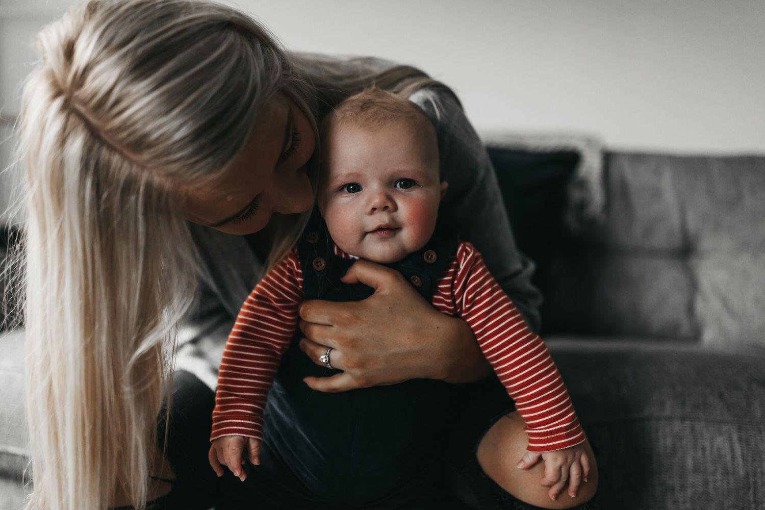 Mothering Sessions by Kellie Scott Photography. Motherhood photography. Mummy and Me Photos. Natural family photos.