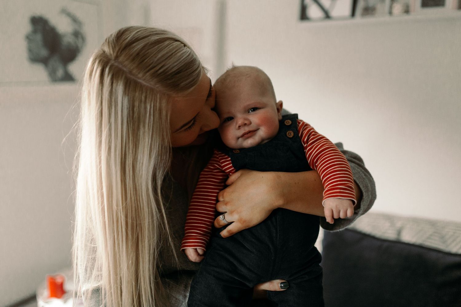 Mothering Sessions by Kellie Scott Photography. Motherhood photography. Mummy and Me Photos. Natural family photos.