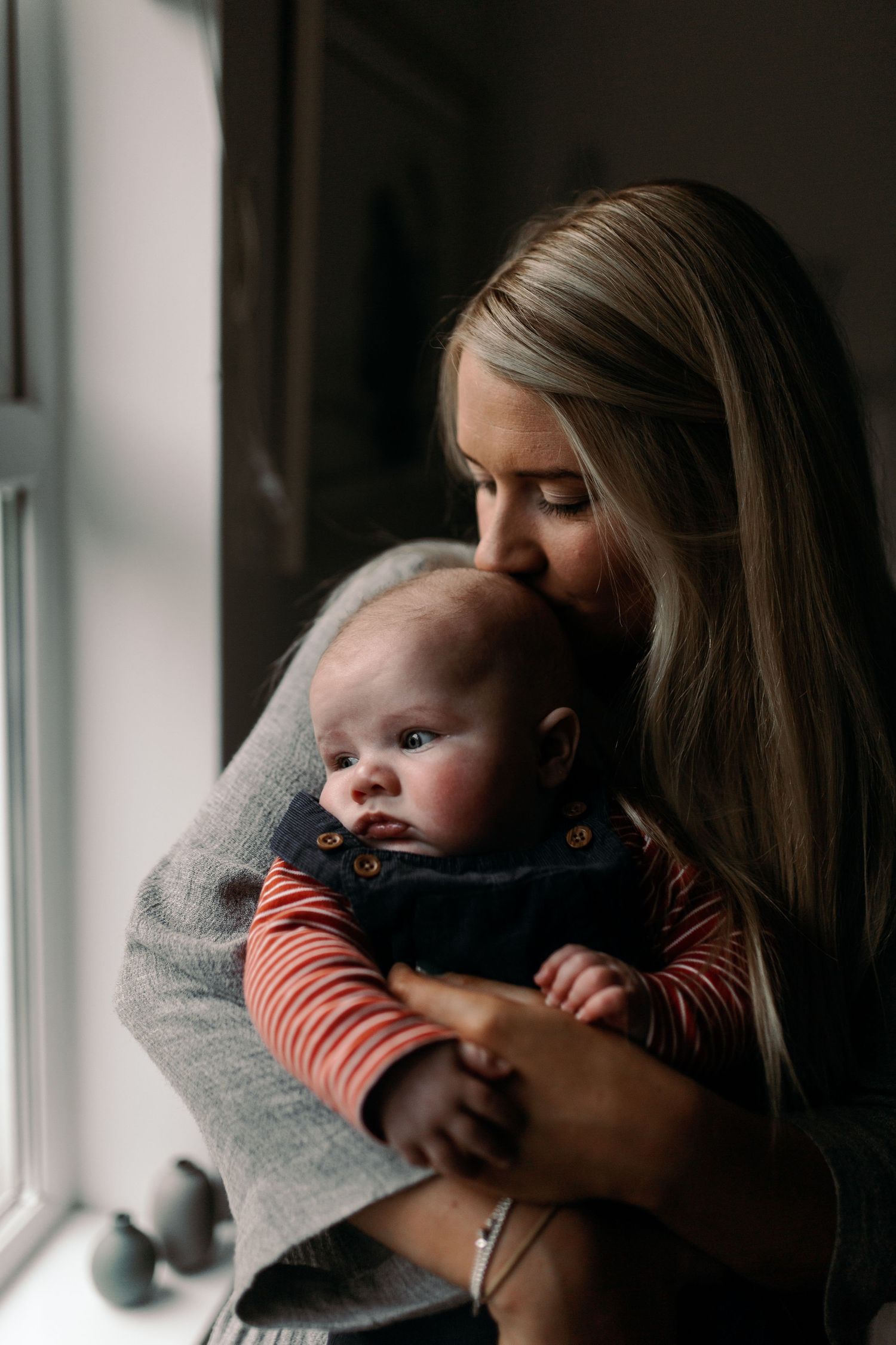Mothering Sessions by Kellie Scott Photography. Motherhood photography. Mummy and Me Photos. Natural family photos.