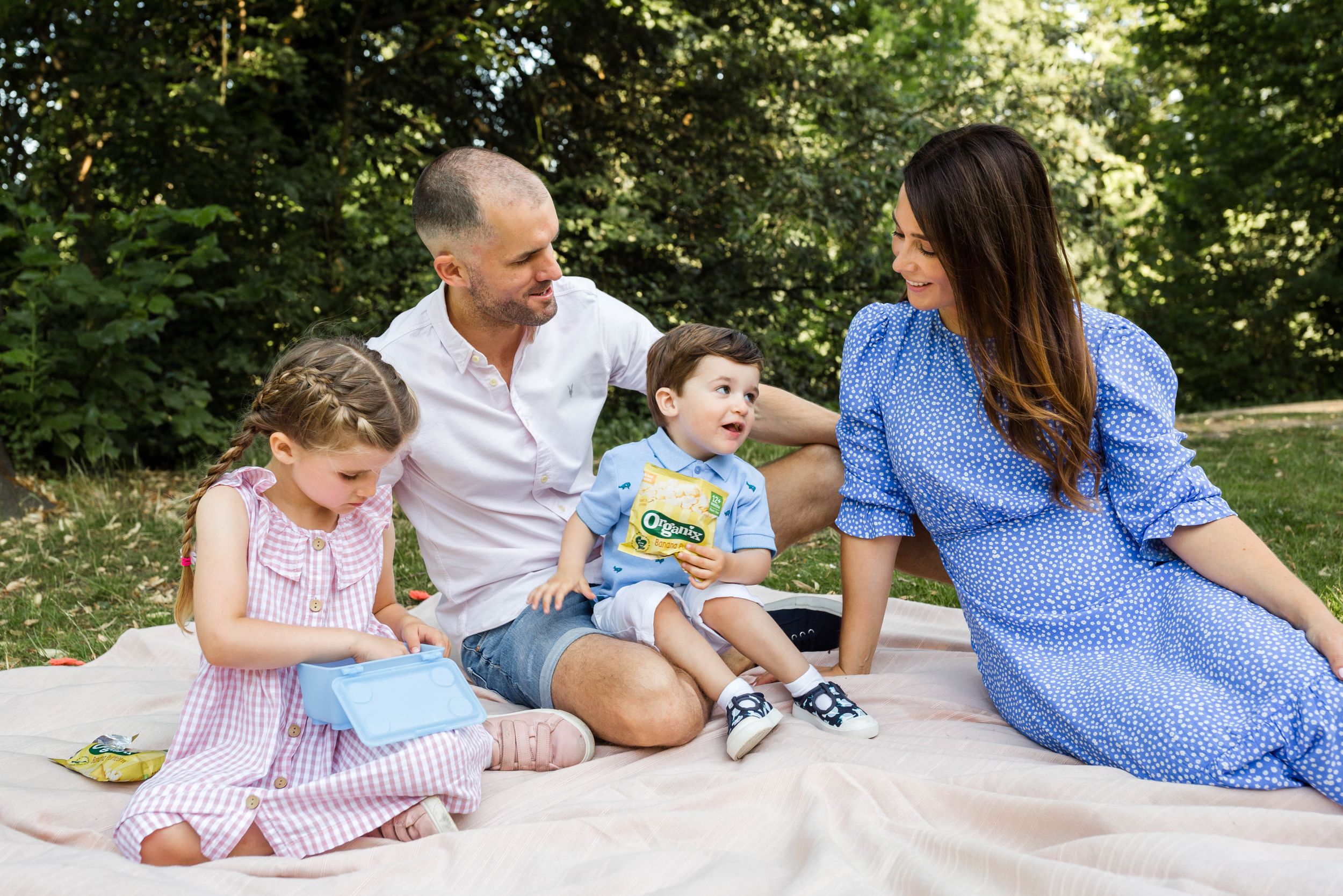 how to prepare for outdoor family photo session east London photographer