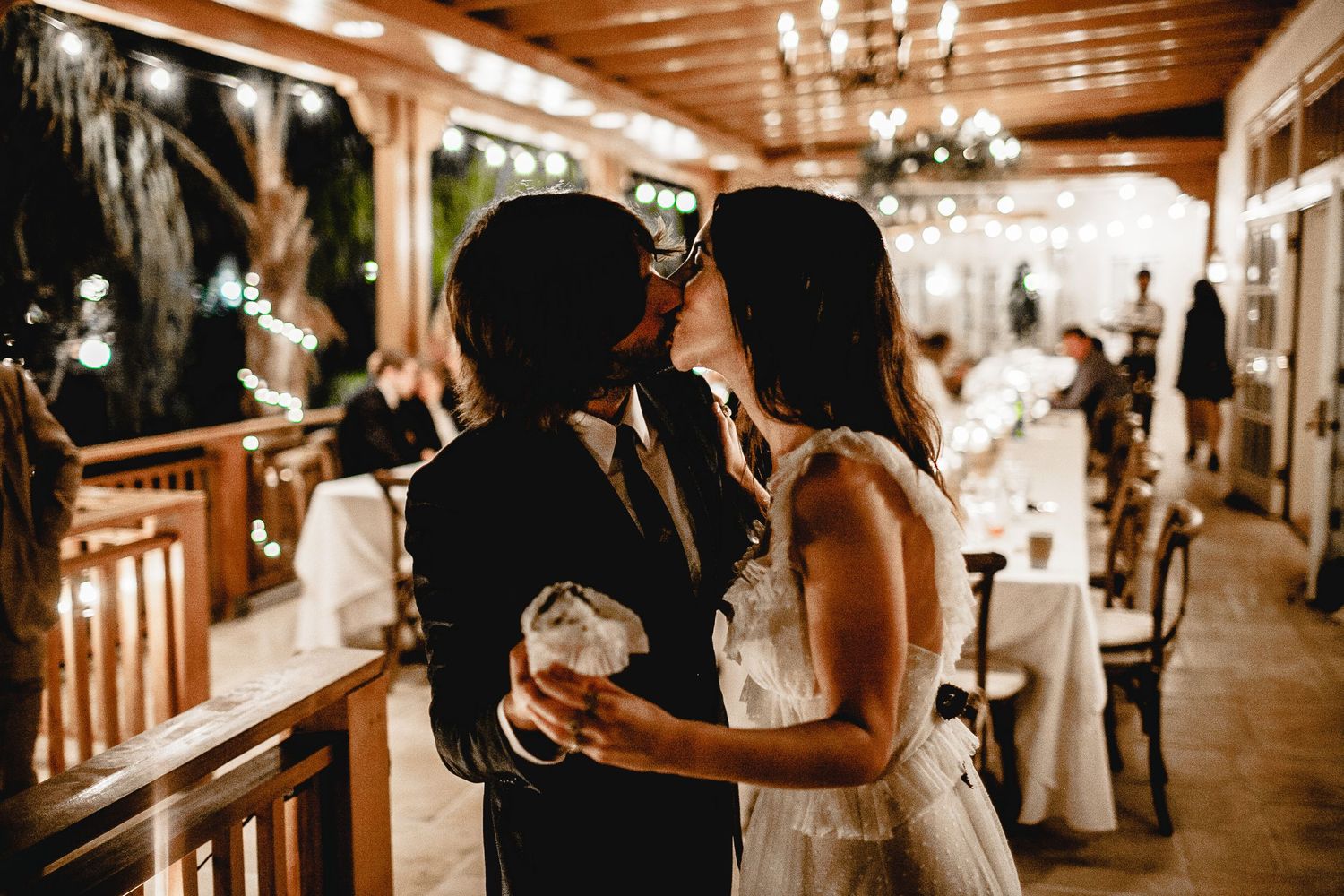 bride and groom cake cutting