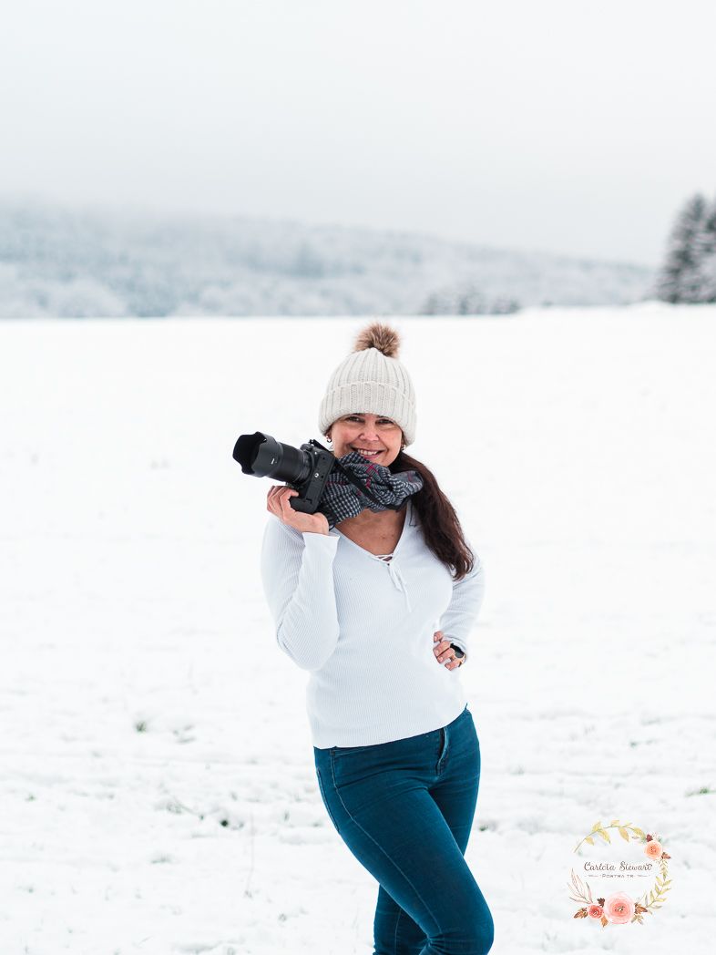 Carlota Stewart Photographer in Action with her camera in the snow in Lower Austria, Mödling