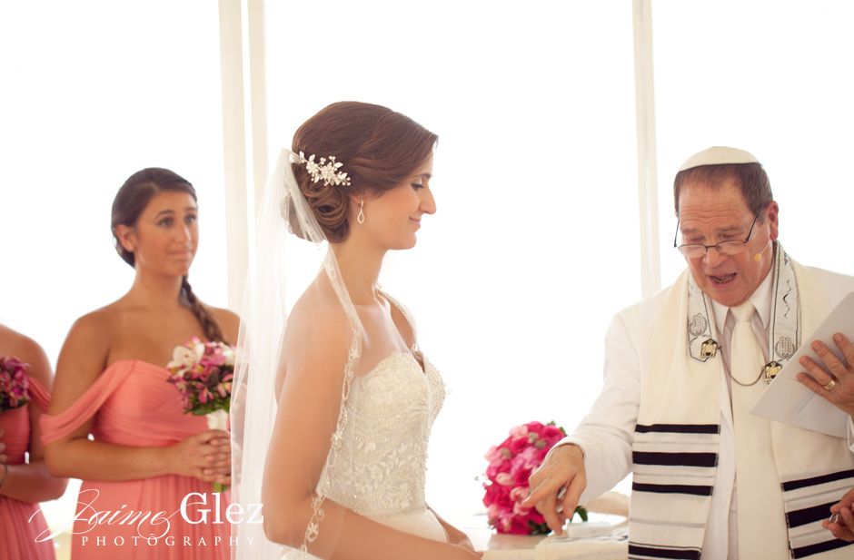 Jewish ceremony at the Moon palace, I do!