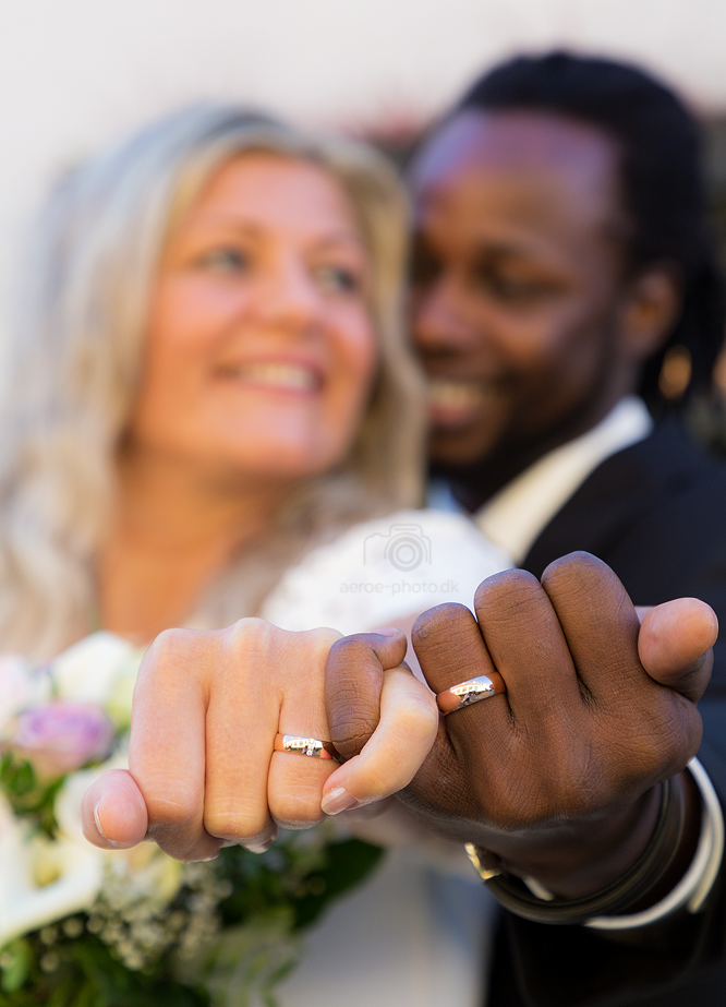 Wedding couple smiling in the cold time.