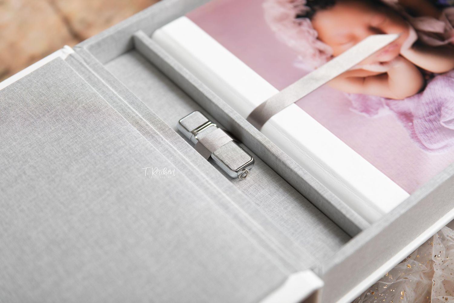 prestige luxe album white leatherette acrylic cover maternity and newborn photographer by t. reichert photography