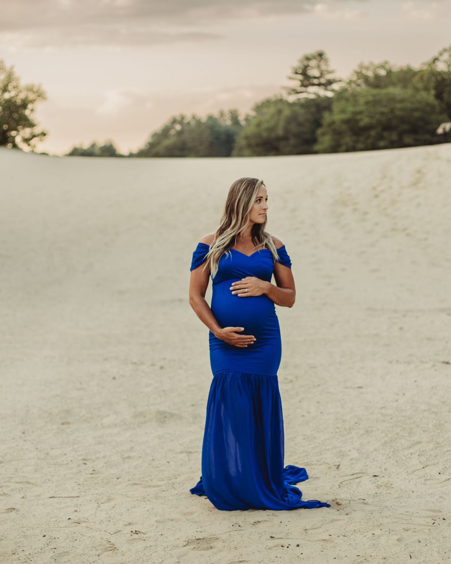 Professional outdoor beach maternity photo mother in blue dress