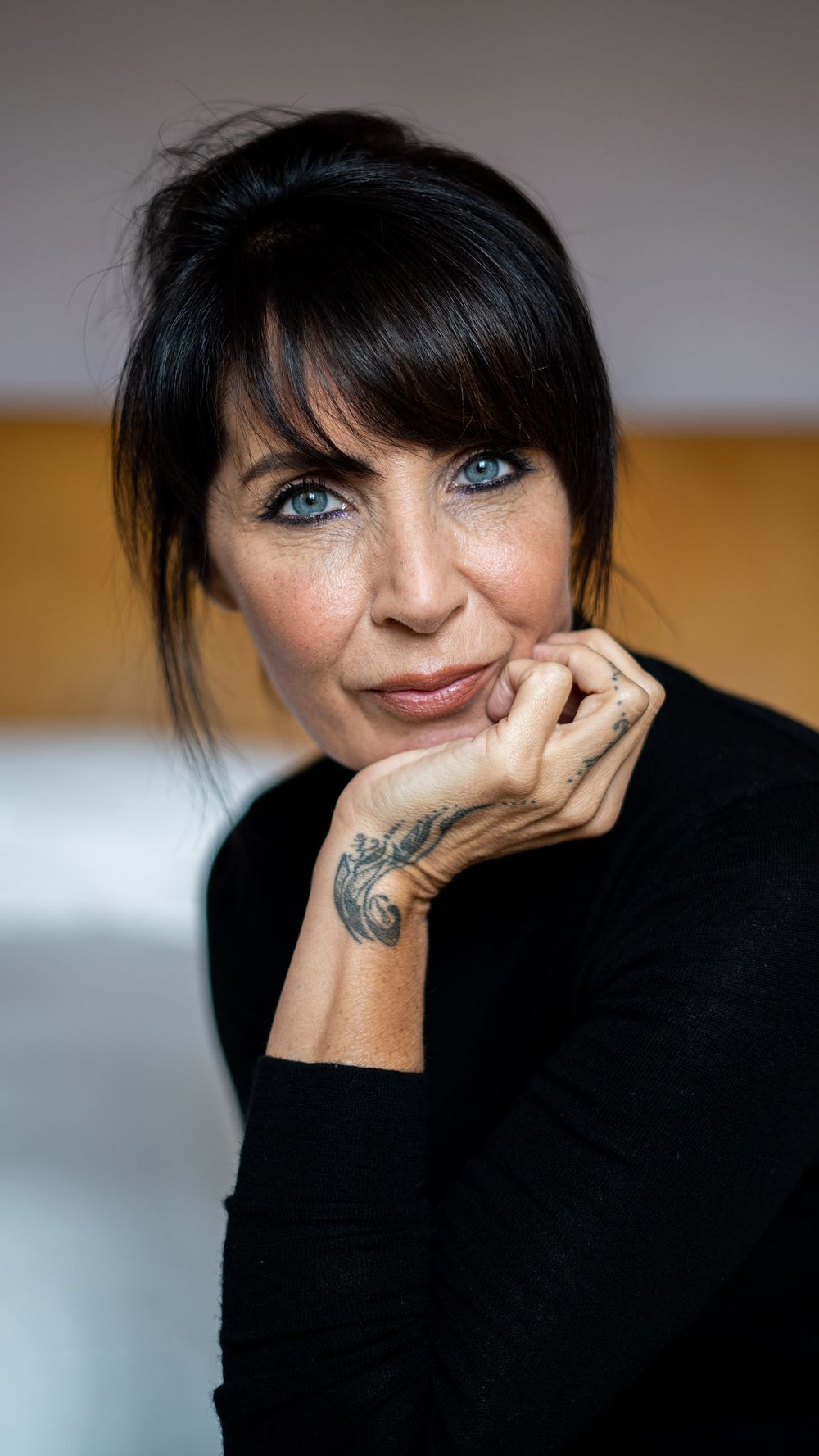 Gloucestershire headshot photographer woman in black
