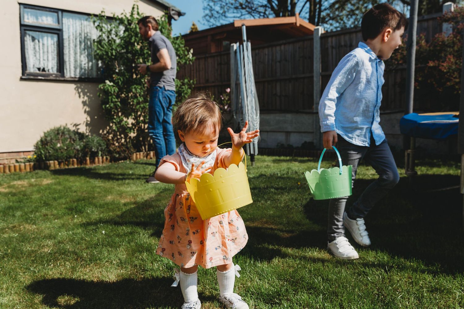 kids searching for chocolate eggs in garden