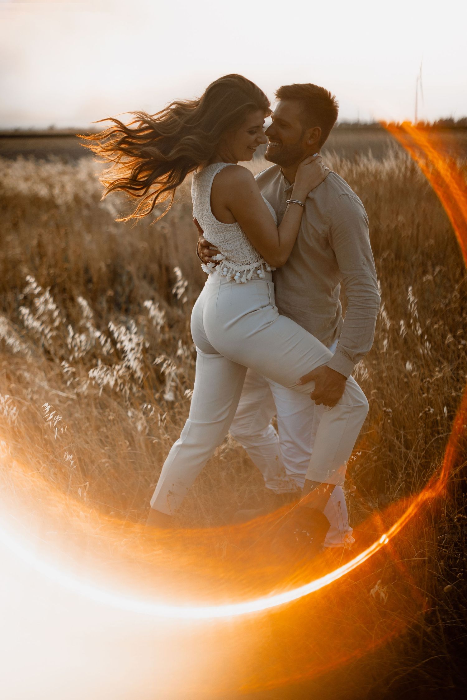 Puglia - couple - prematrimoniale - sessione di coppia - natura - bosco - piantagione di Paulonia - wedding photographer